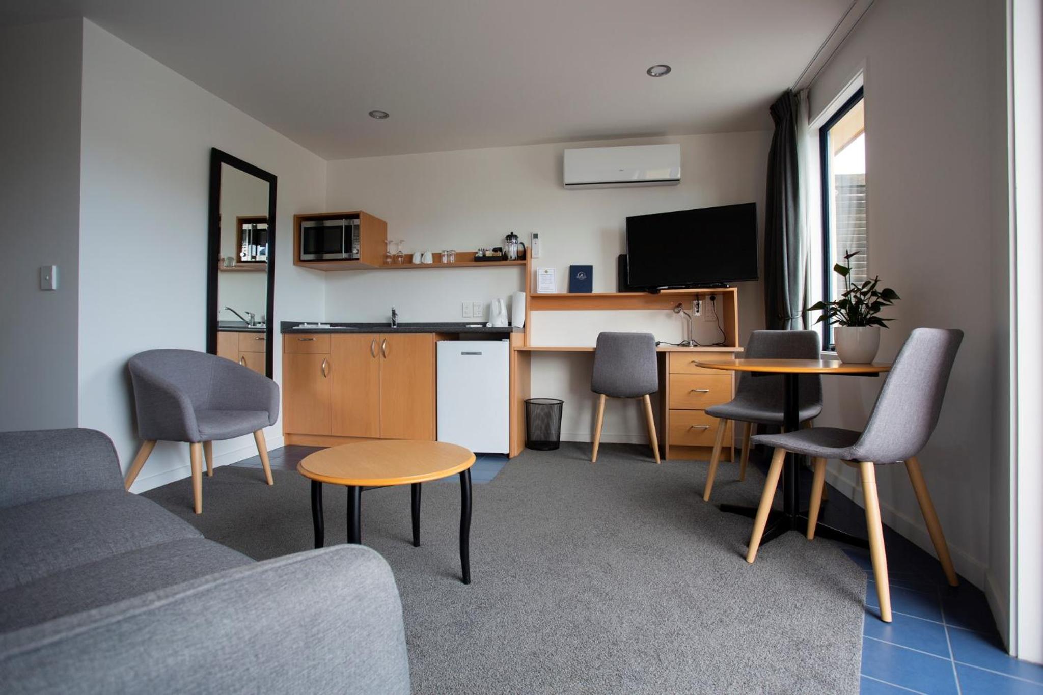 One-Bedroom Suite with Harbor View