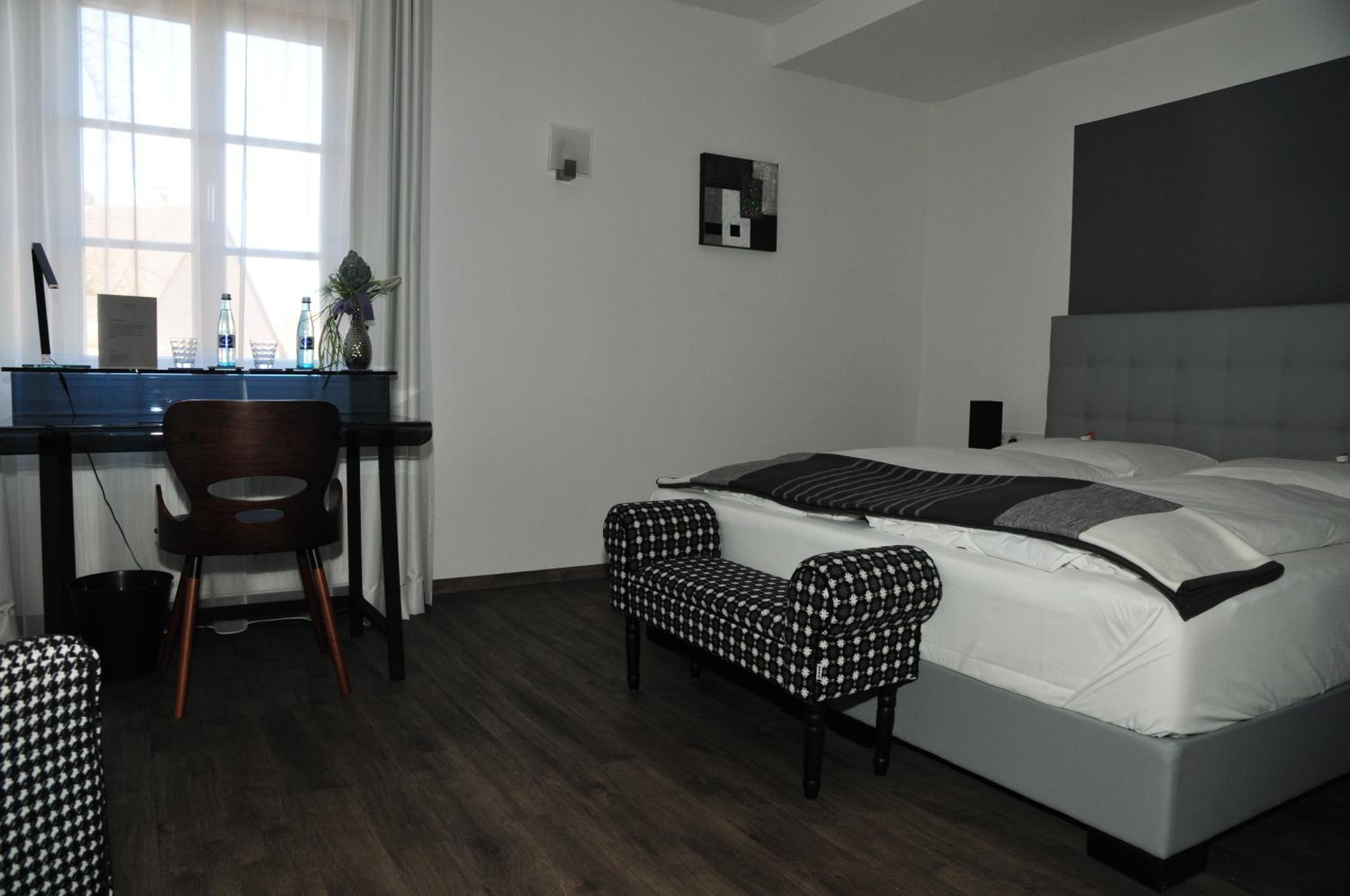 Double Room - Photo 11