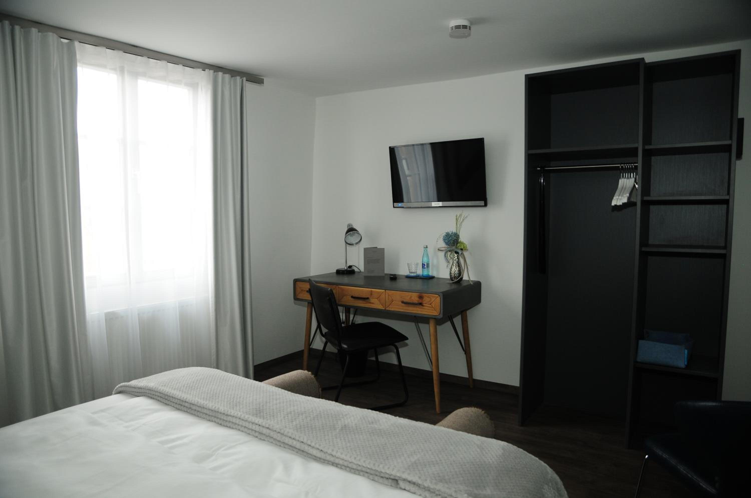 Double Room - Photo 12