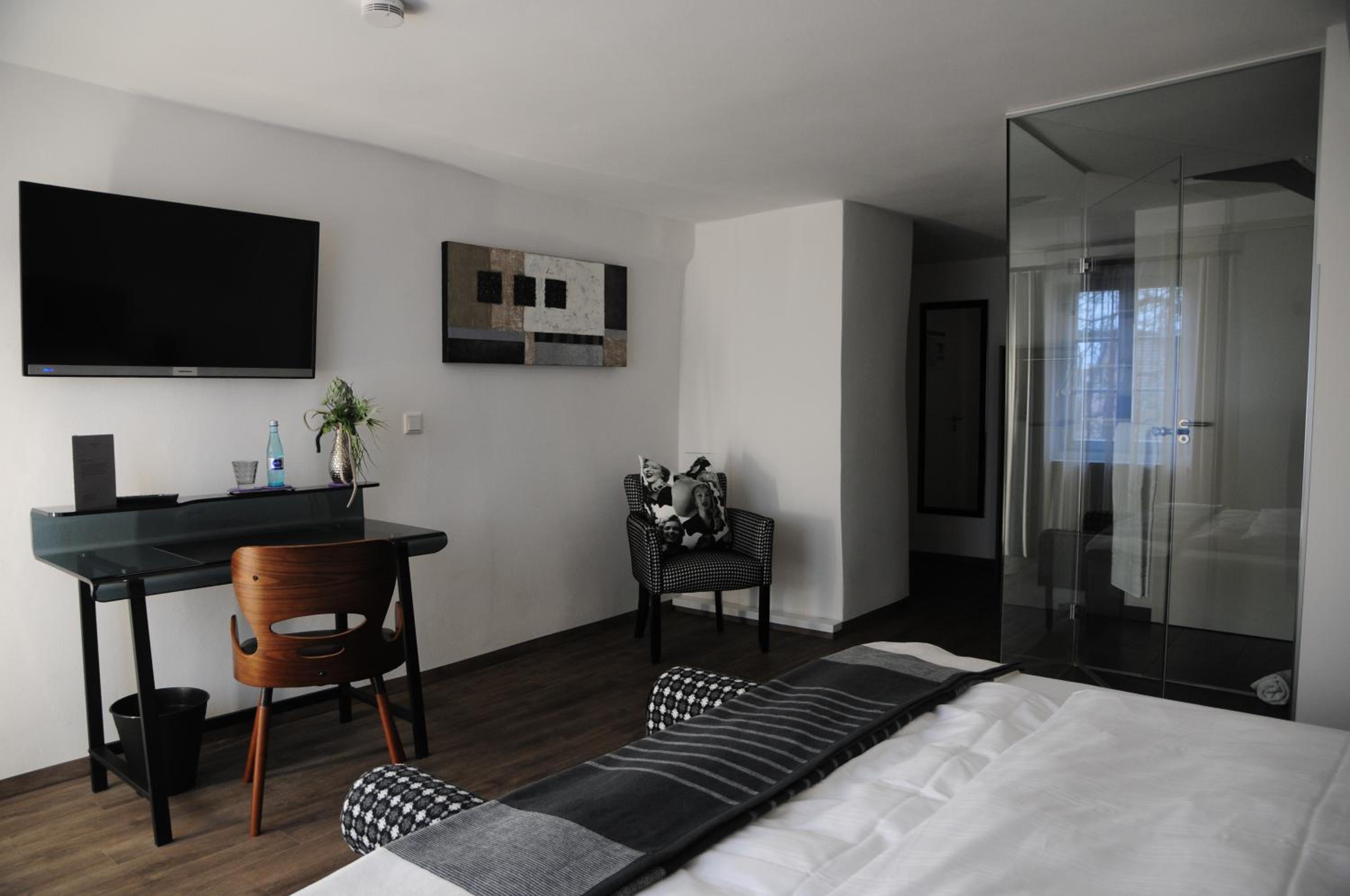 Double Room - Photo 4