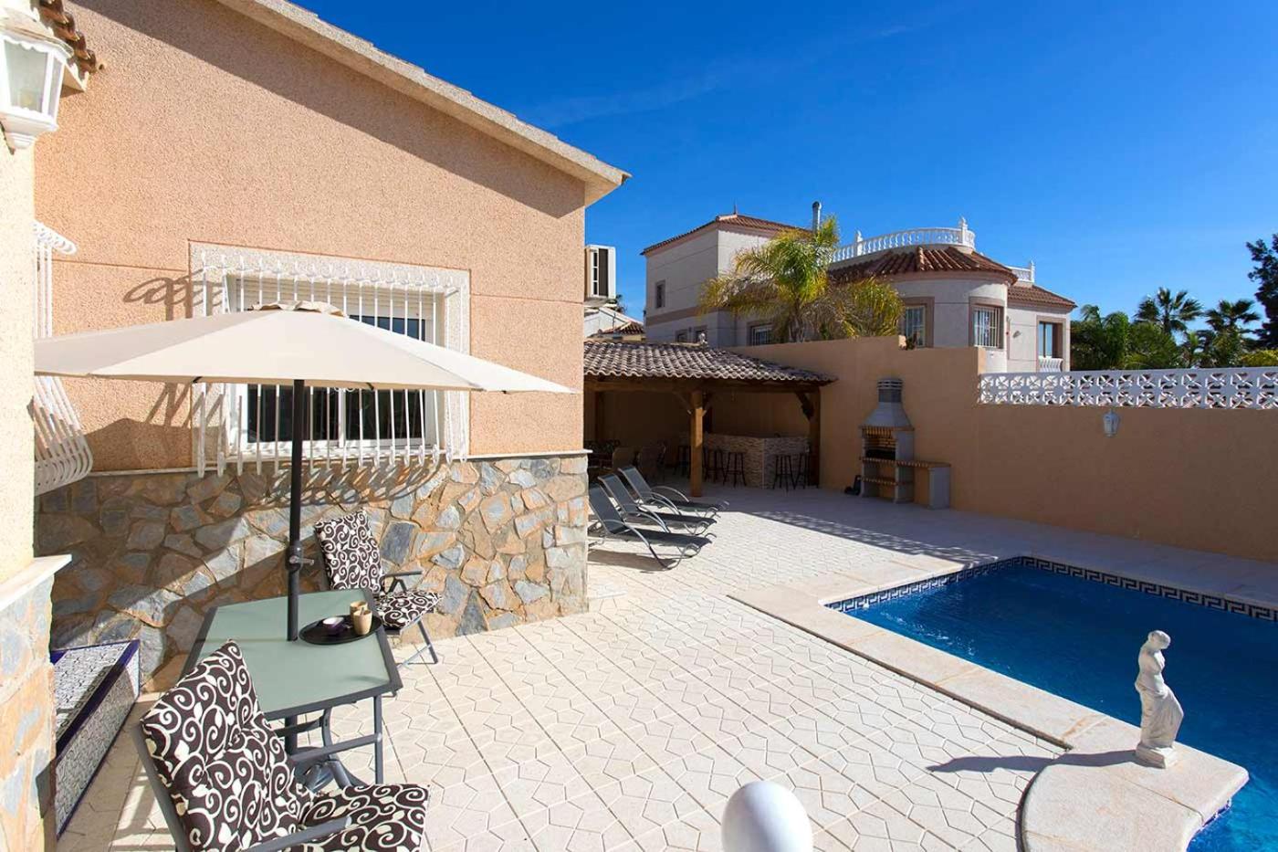 Three-Bedroom Villa photo 3