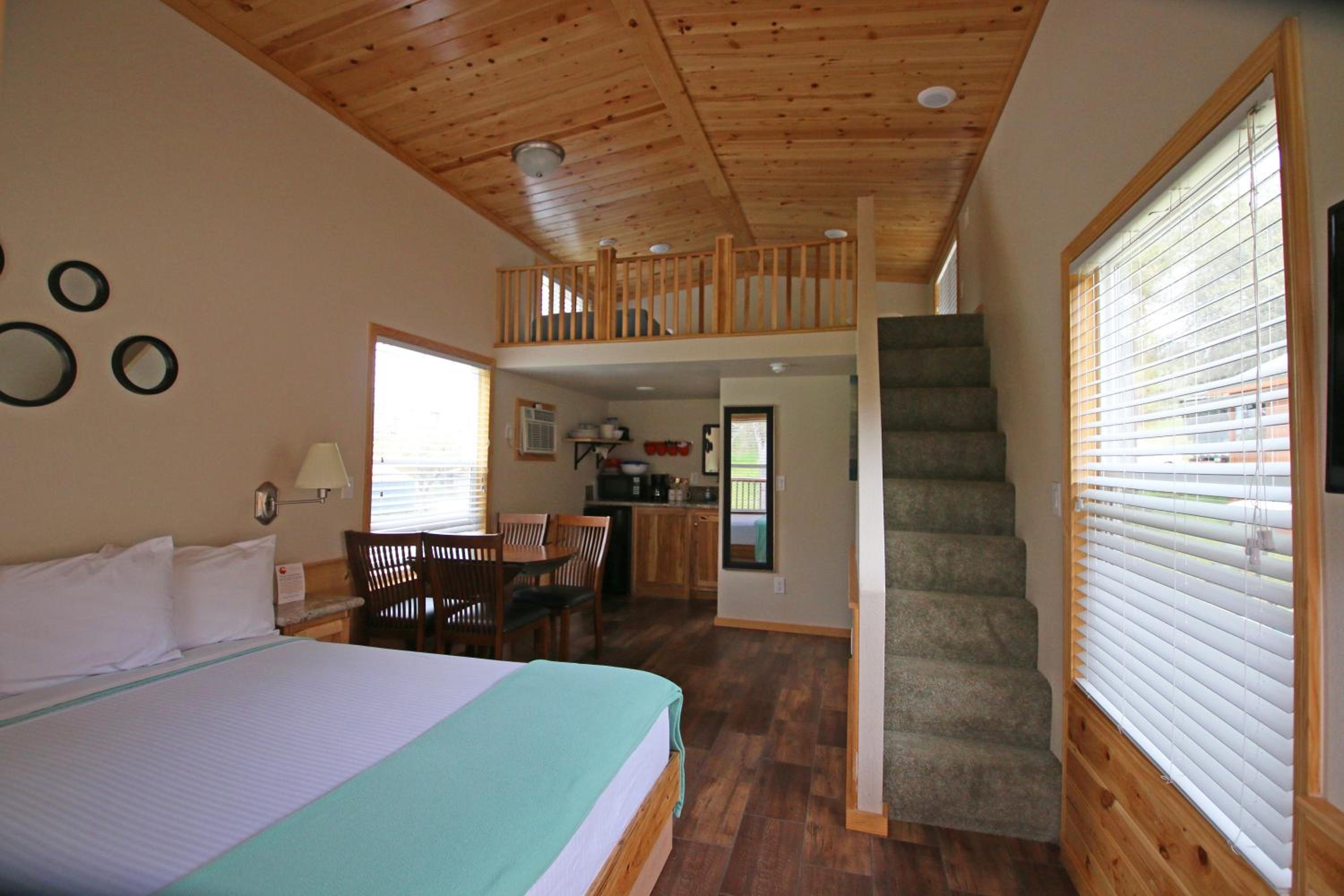 Mountain Cabin with Loft - No Pets photo 2