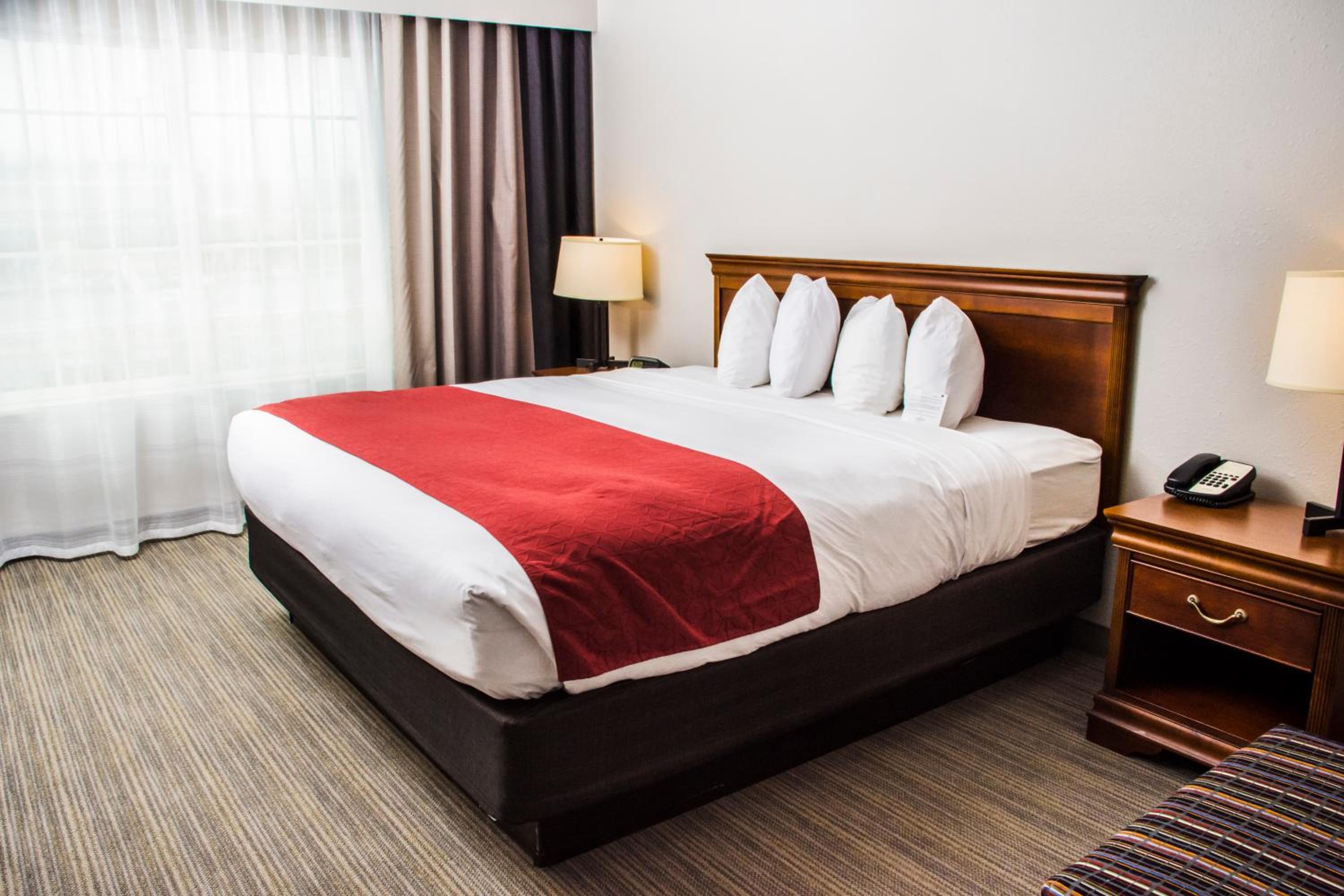 One-Bedroom King Suite - Non-Smoking - Photo 1