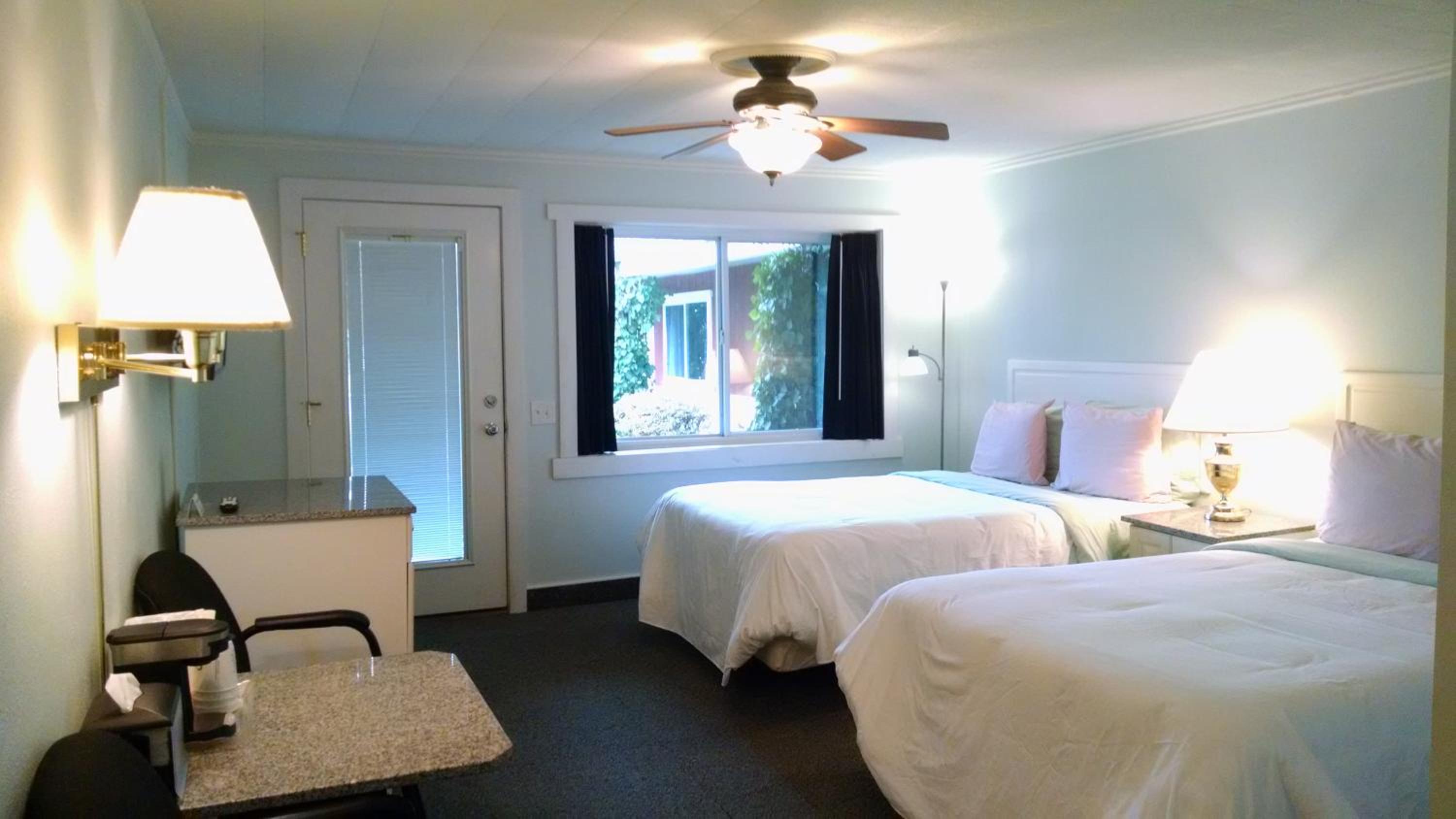 Double Room with Two Double Beds - Non-Smoking photo 1