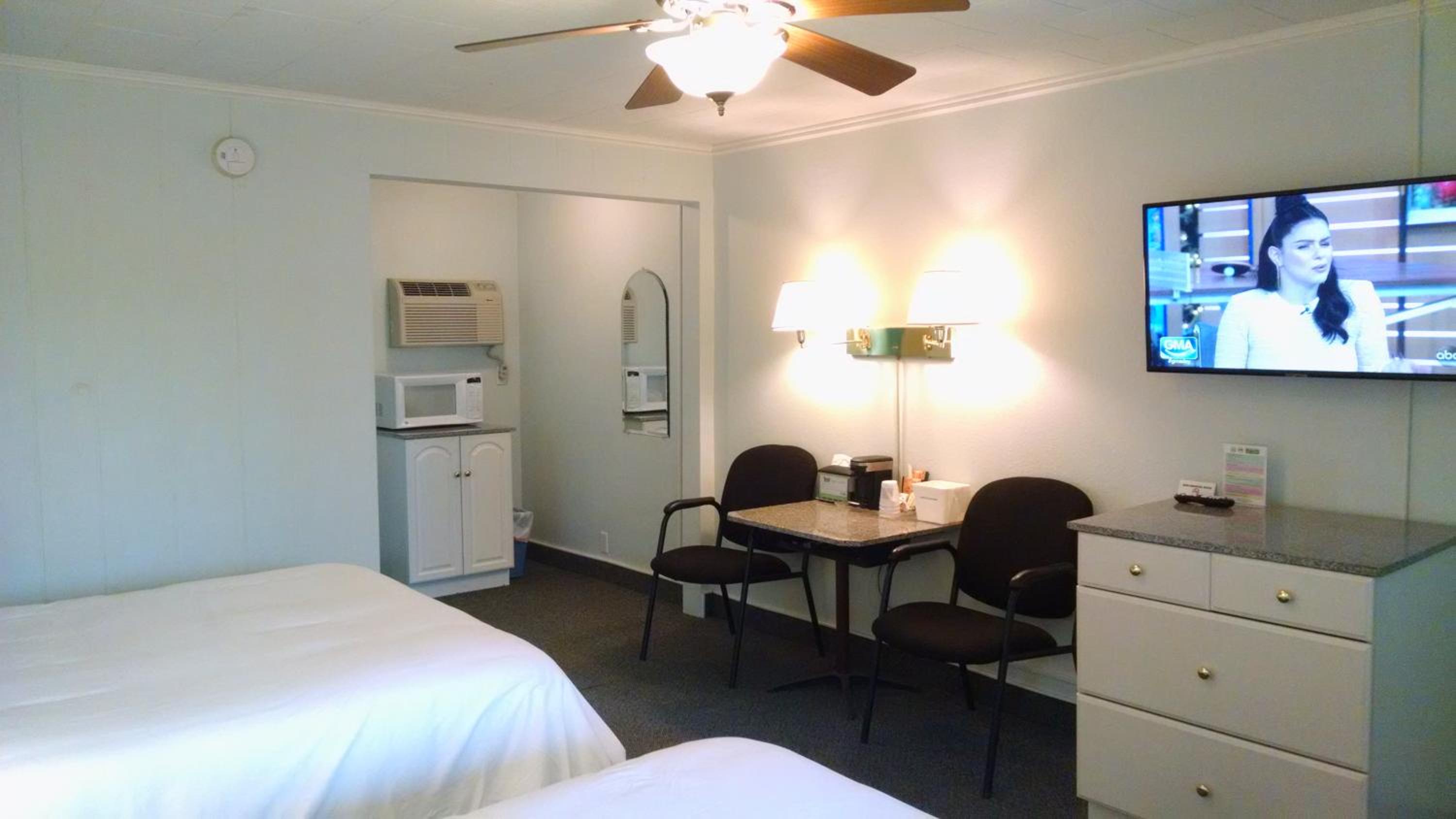 Double Room with Two Double Beds - Non-Smoking photo 2