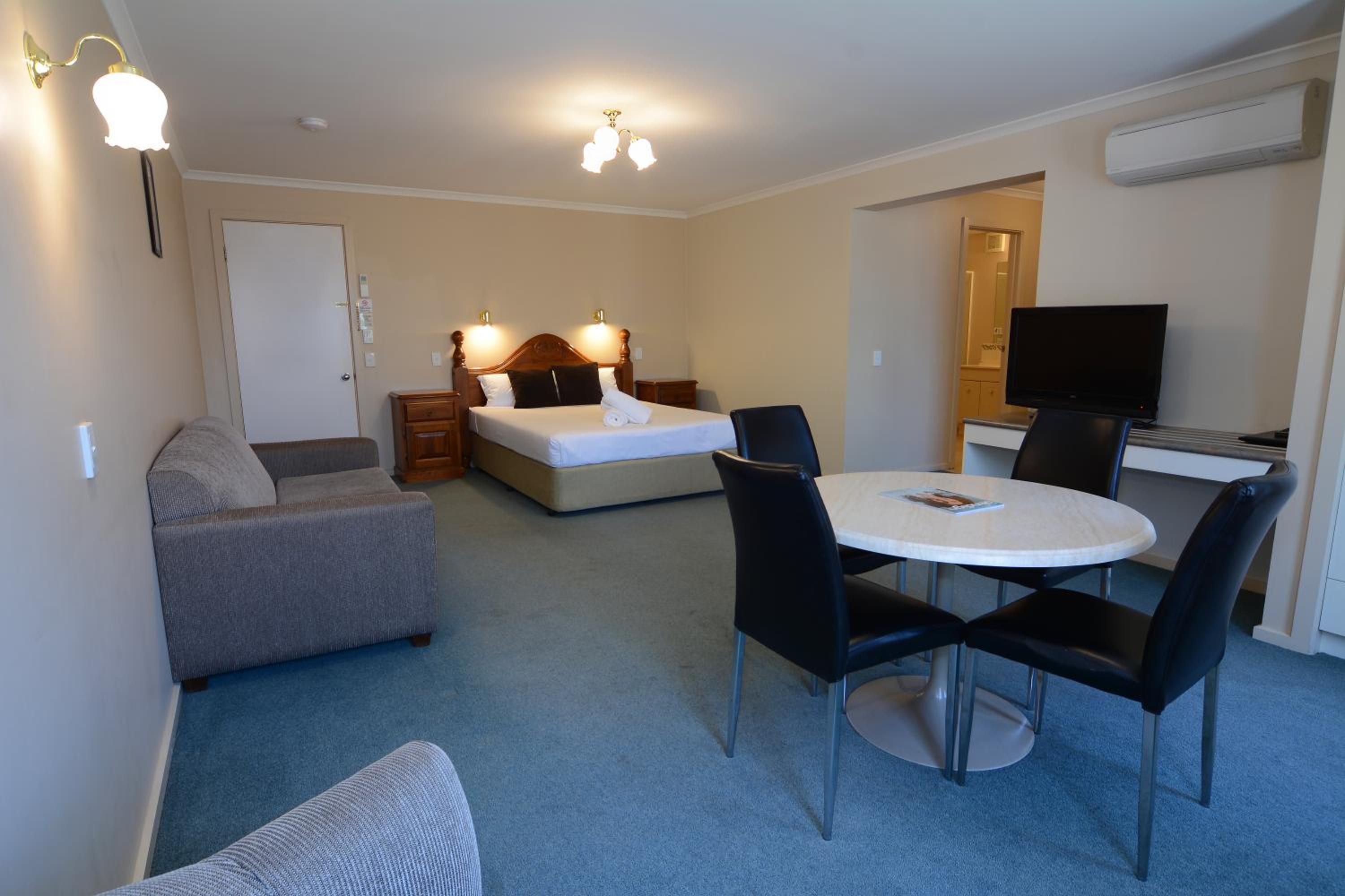 Family Room with Spa Bath (4 Guests)