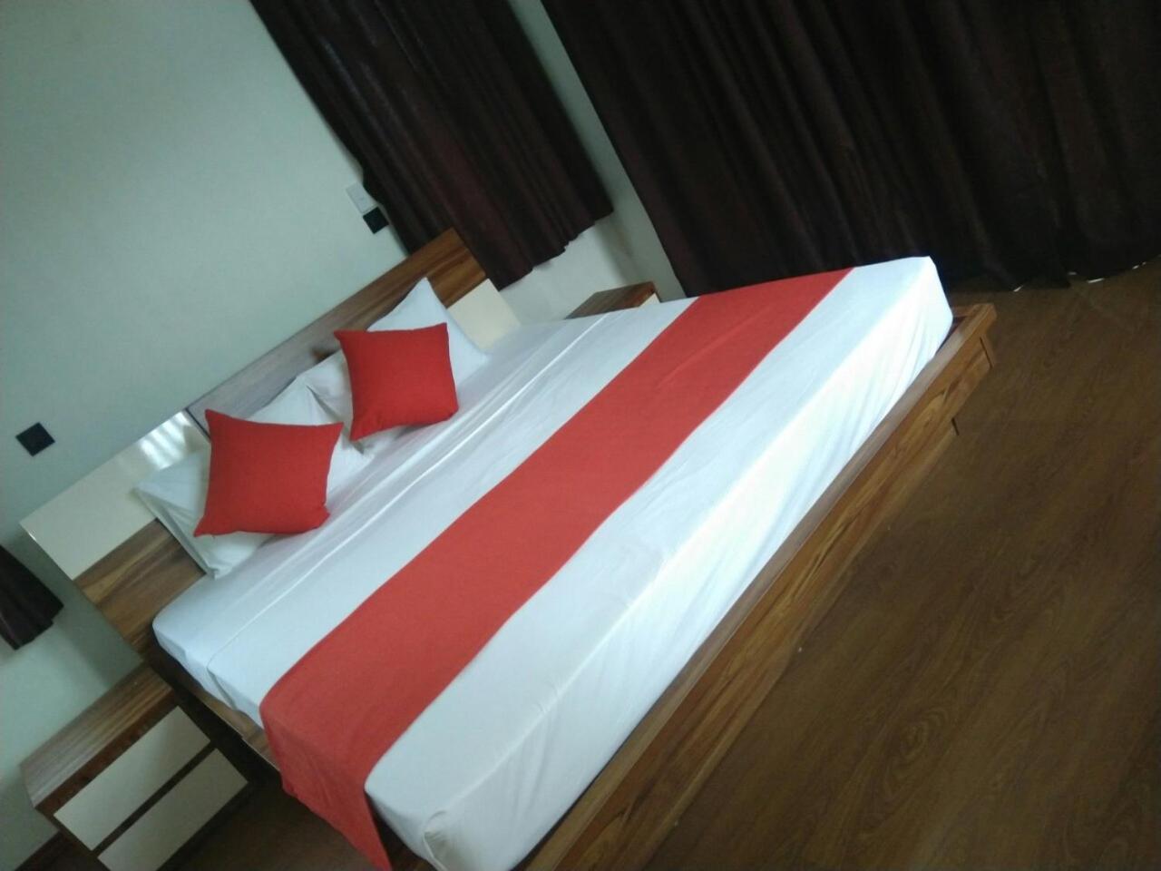 Standard King Room photo 5