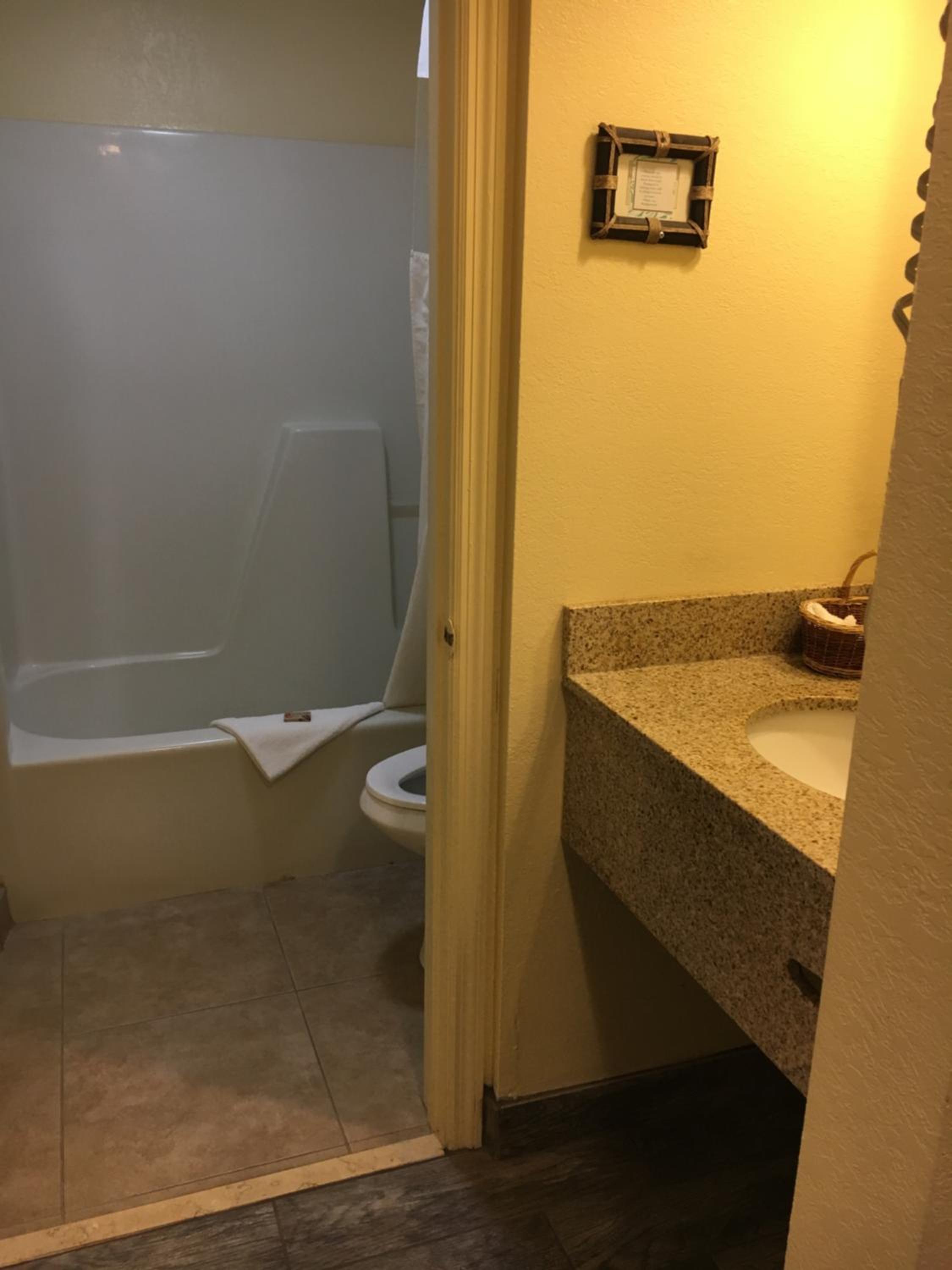 King Suite with Spa Bath - Non-Smoking photo 2