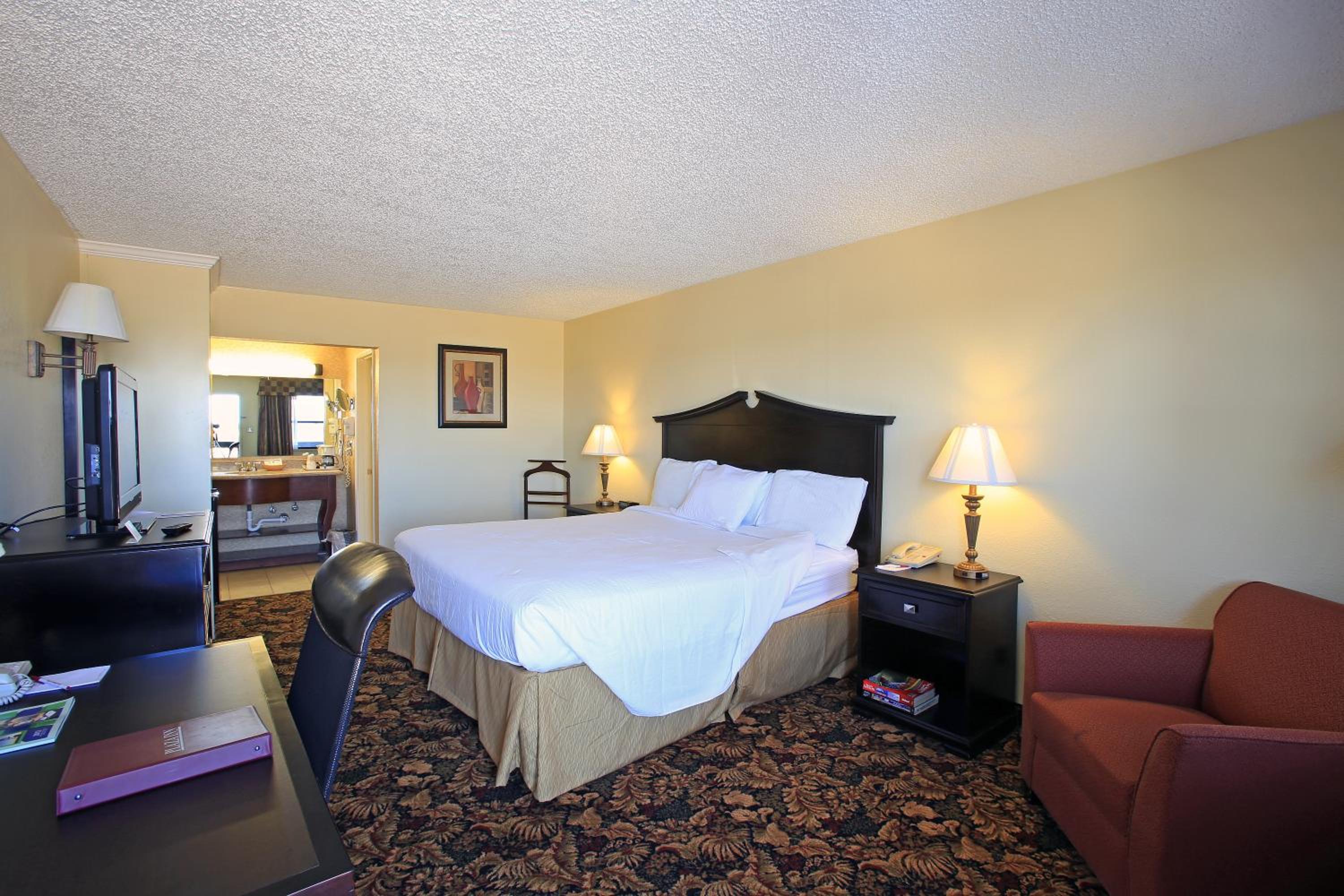 King Room - Non-Smoking - Photo 1