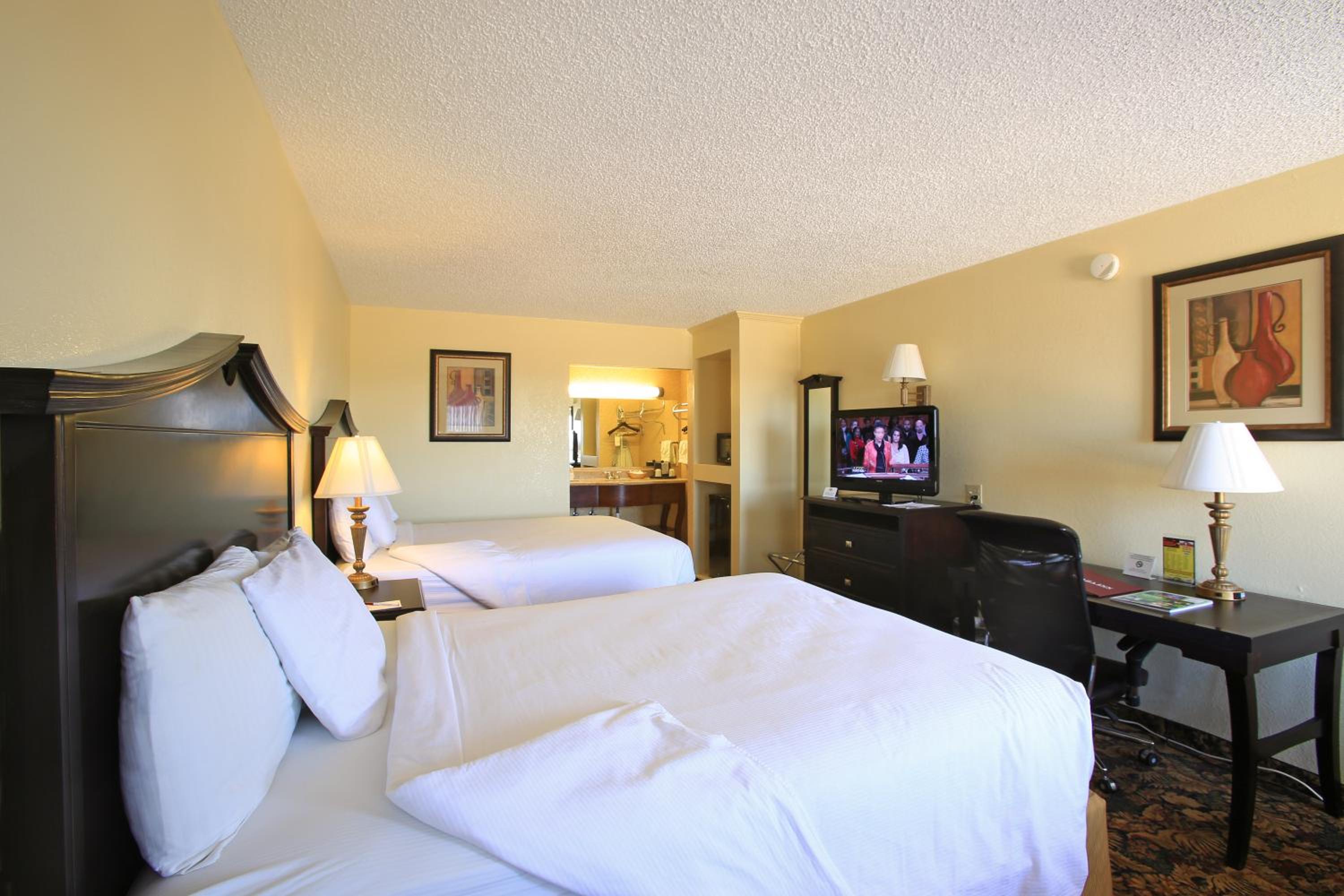 Queen Room with Two Queen Beds - Smoking - Photo 1