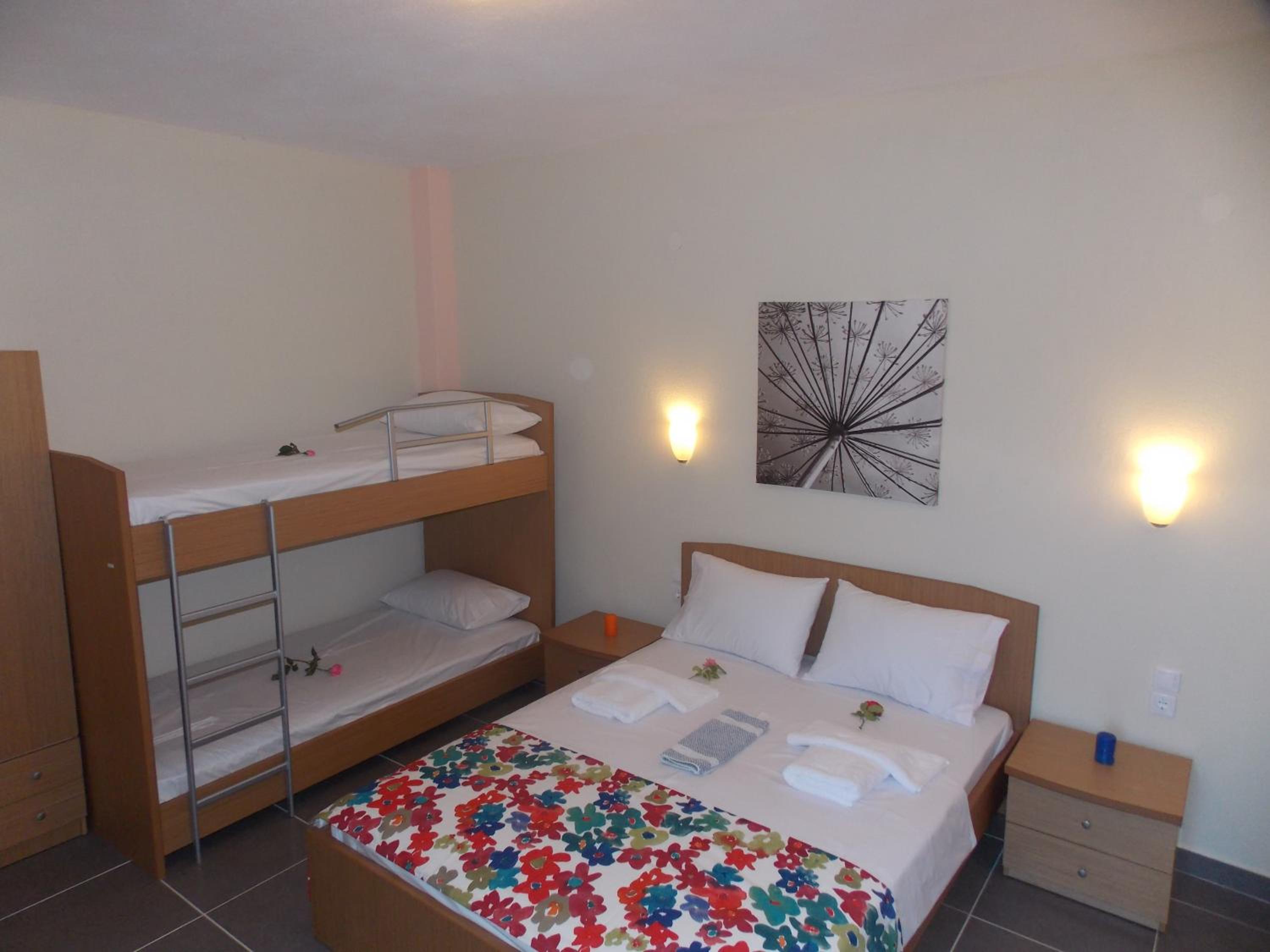 Family Studio (2 Adults + 2 Children) - Photo 4