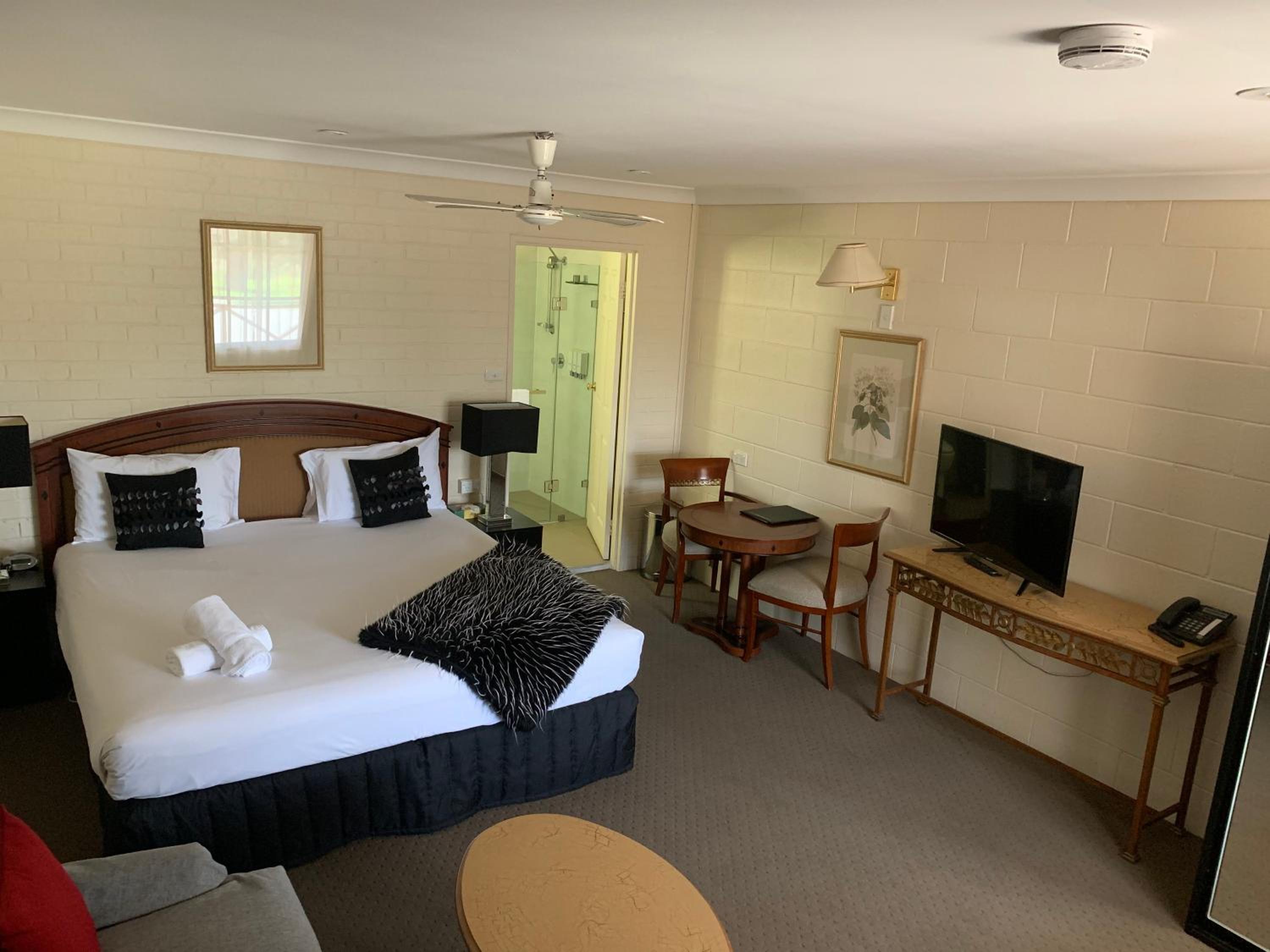 King Room with Spa Bath