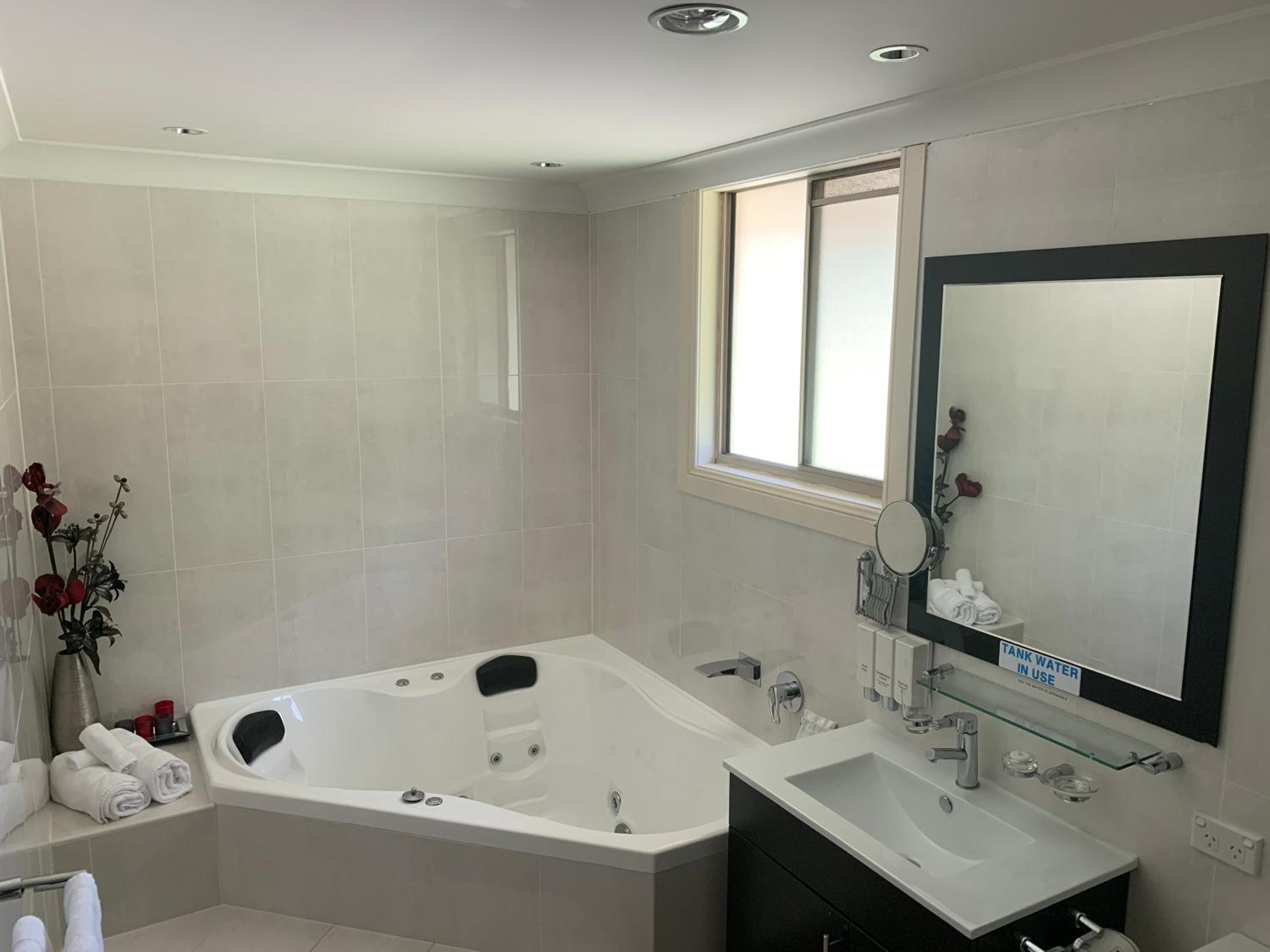 King Room with Spa Bath photo 2