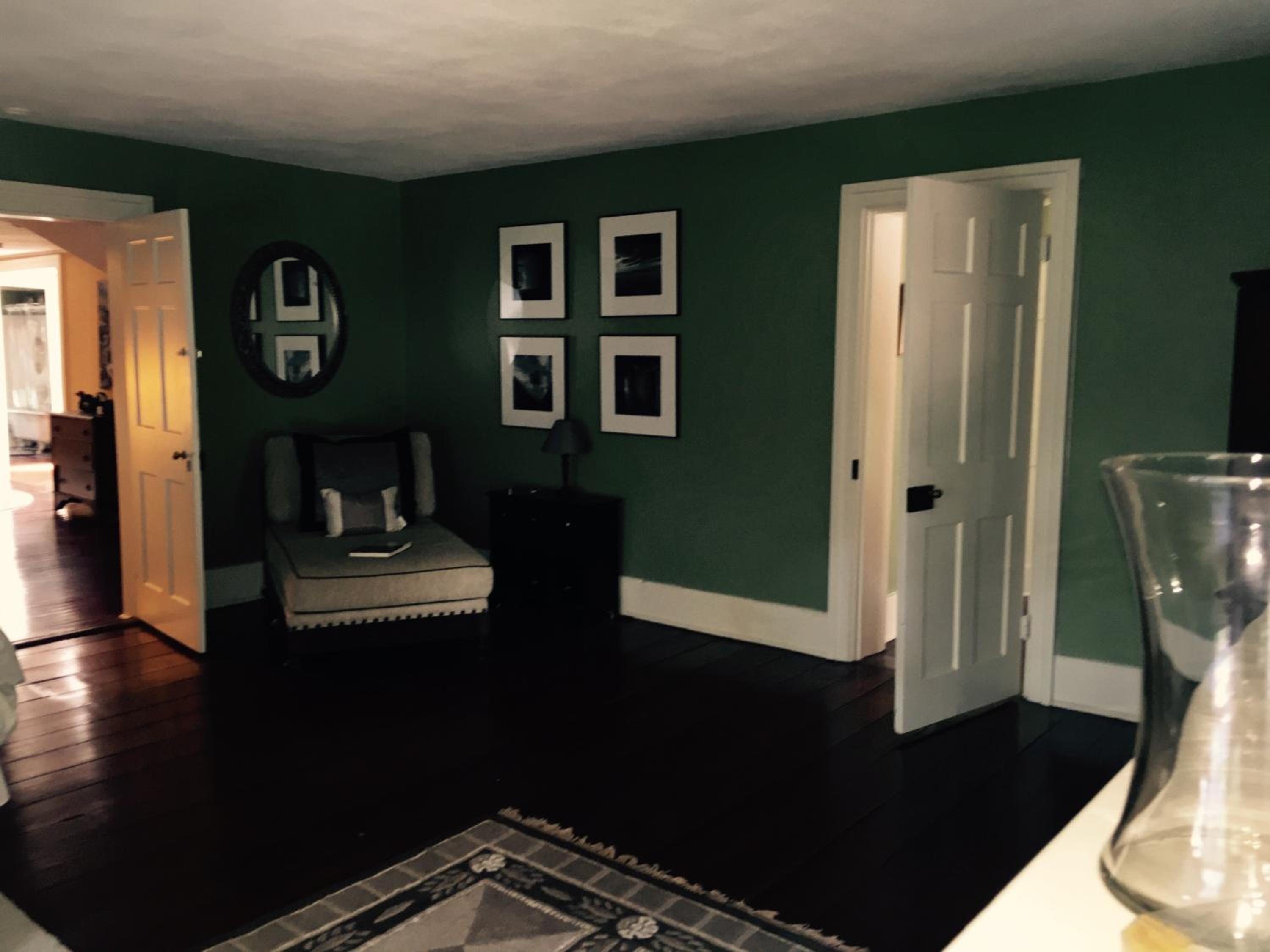 Five-Bedroom House - Photo 3