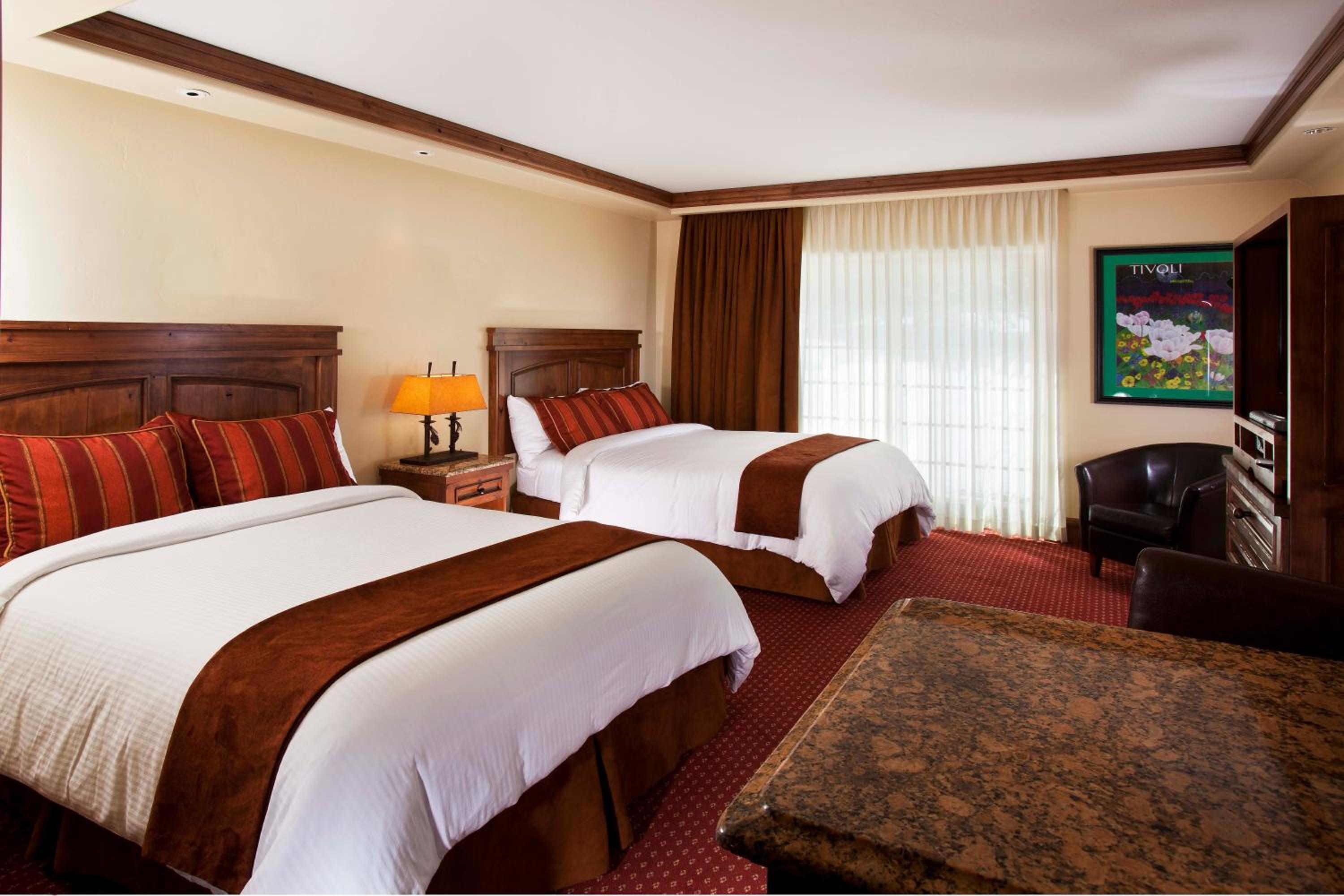 Premium Queen Room with Two Queen Beds with Mountain View - Photo 1
