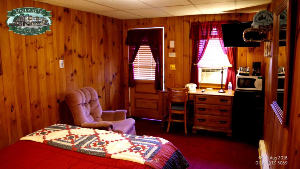 Queen Room photo 2