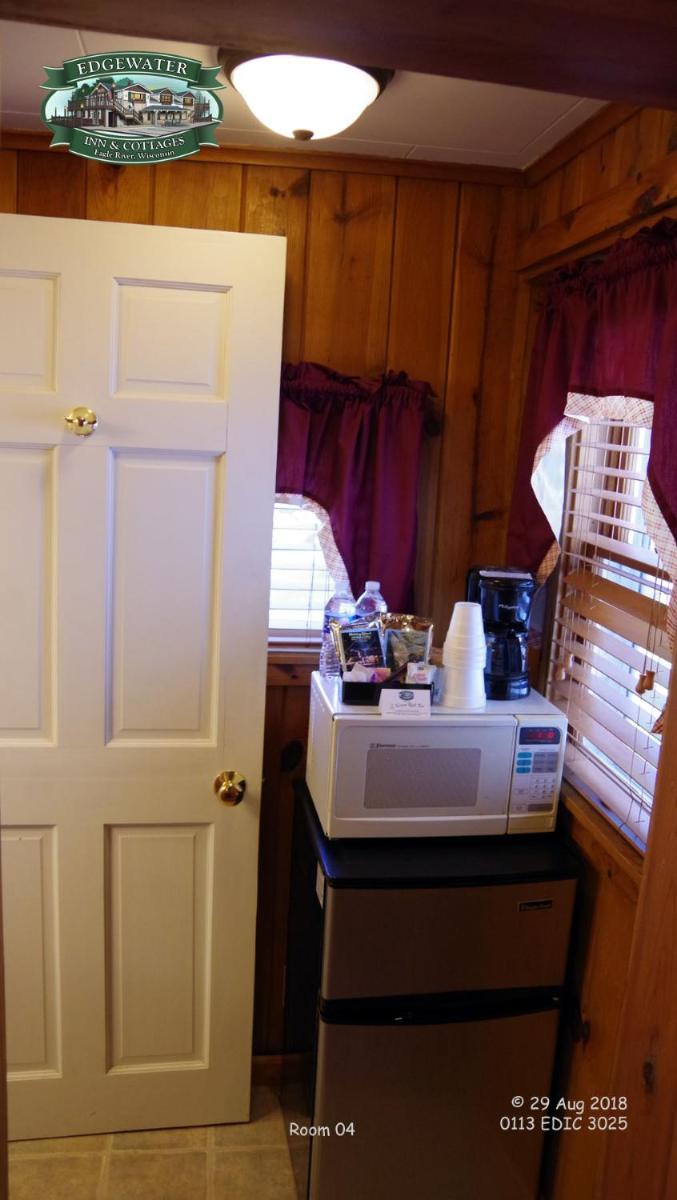 Queen Room photo 2