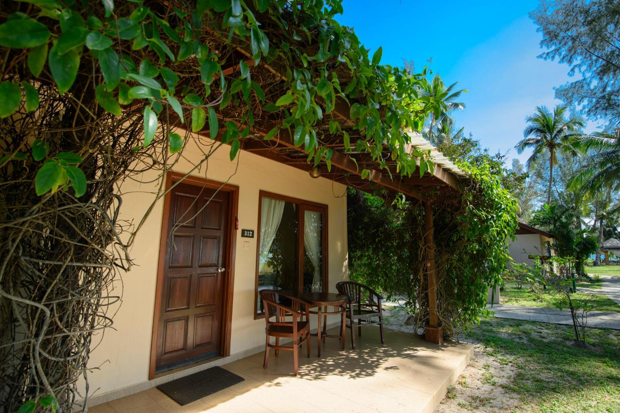 Beach Facing Villa King - Photo 10
