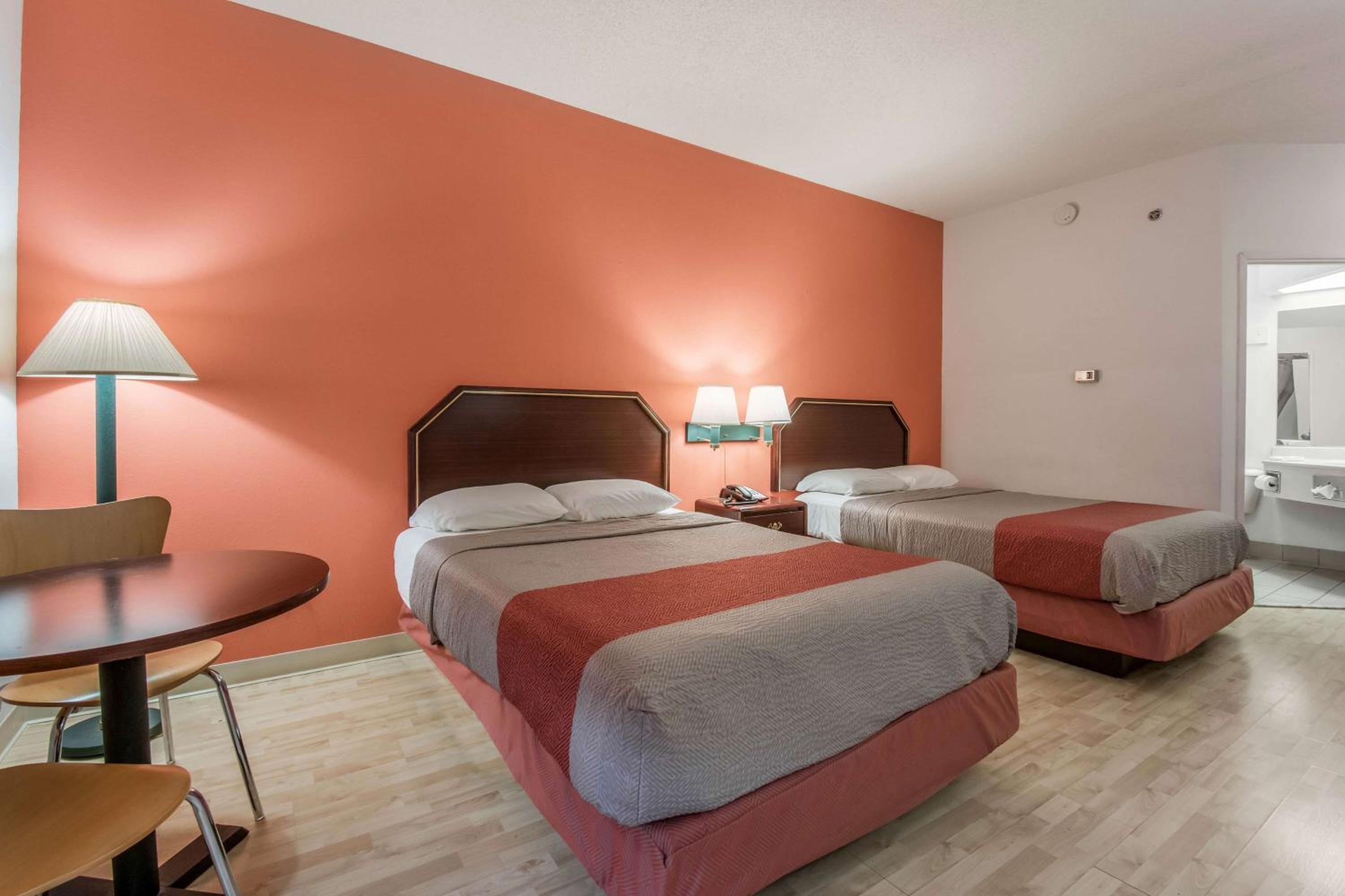 Quadruple Room - Non-Smoking - Photo 1