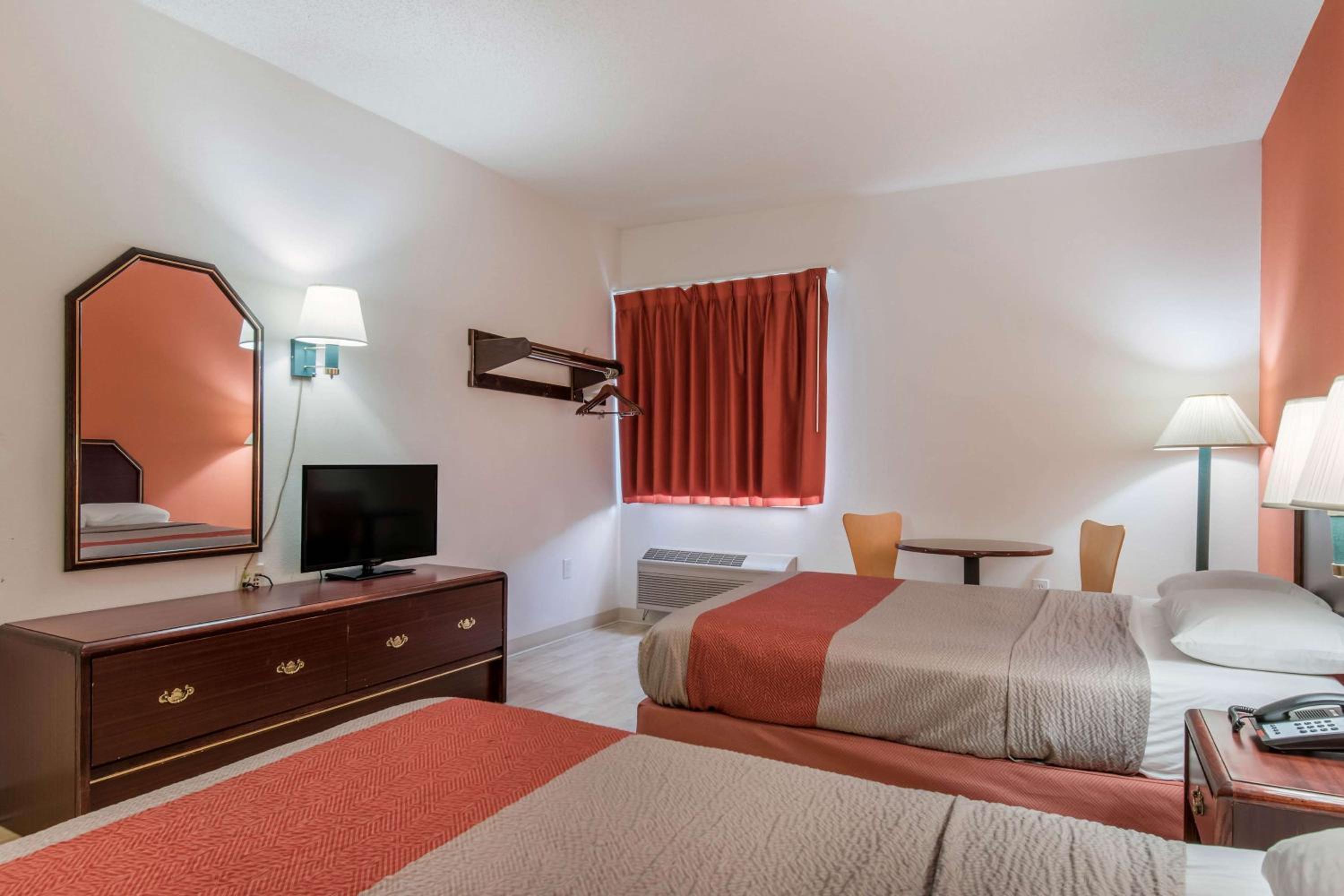 Quadruple Room - Non-Smoking - Photo 10