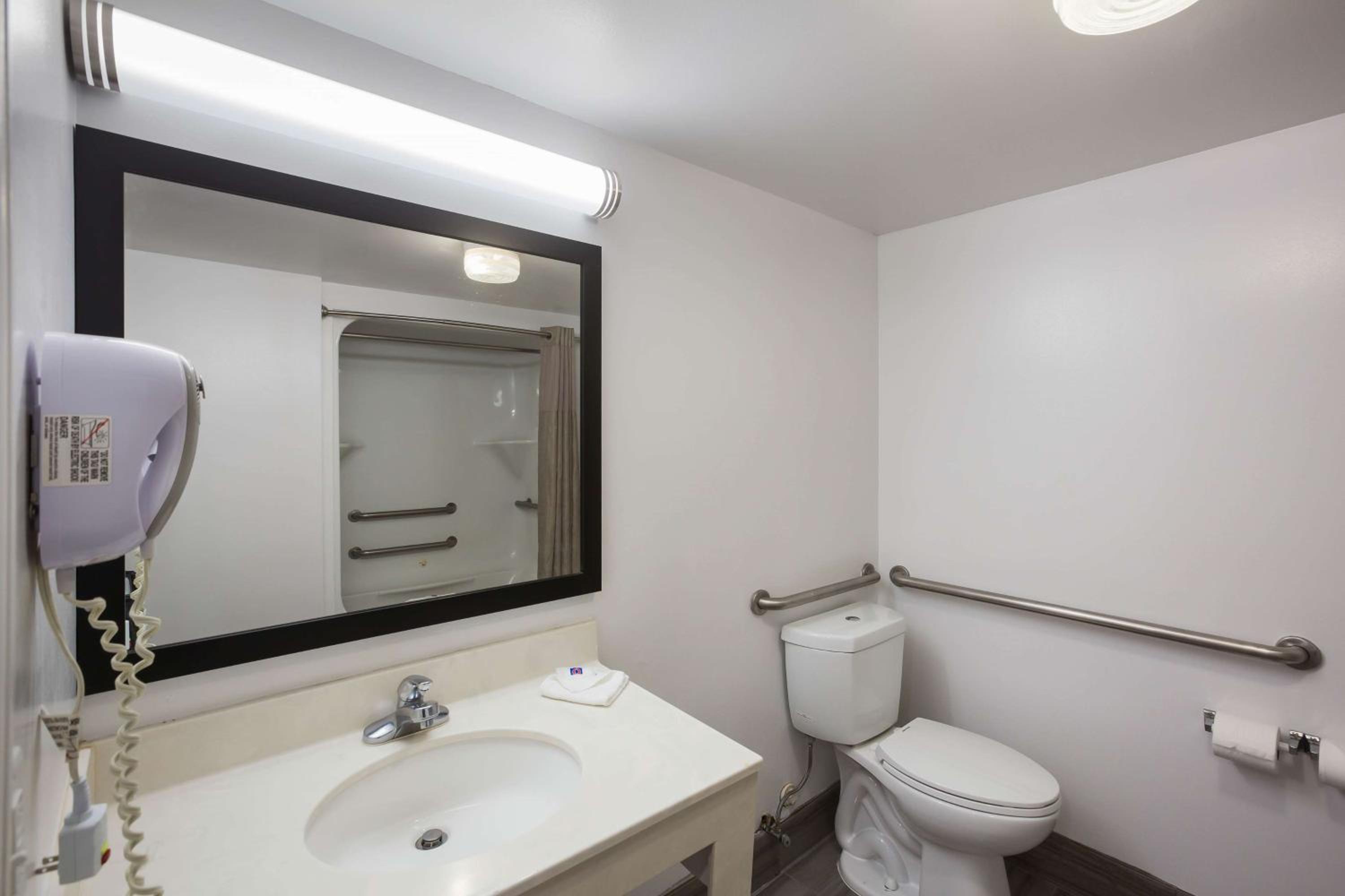 King Room - Disability Access - Photo 5