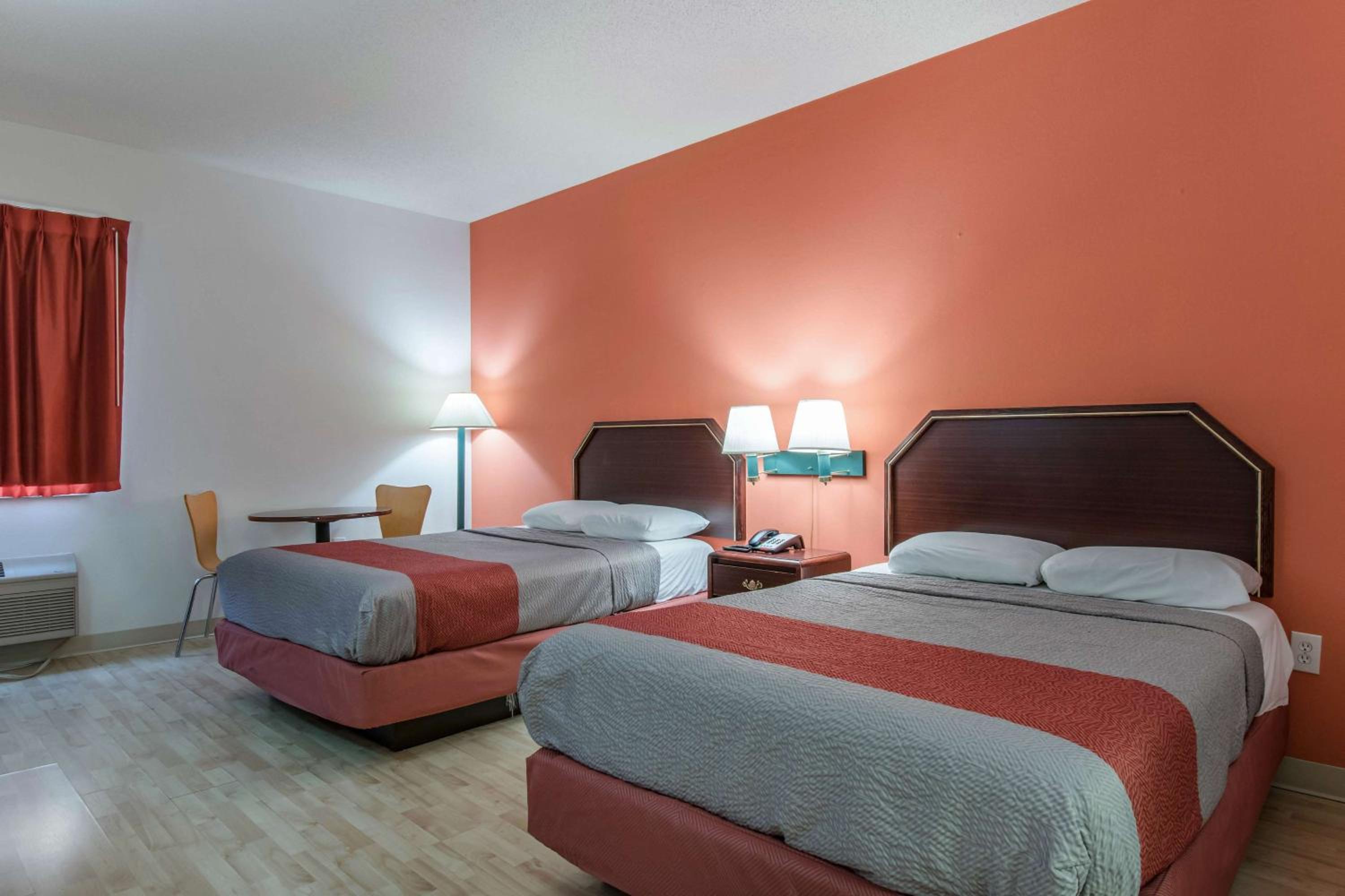 Quadruple Room - Non-Smoking - Photo 5