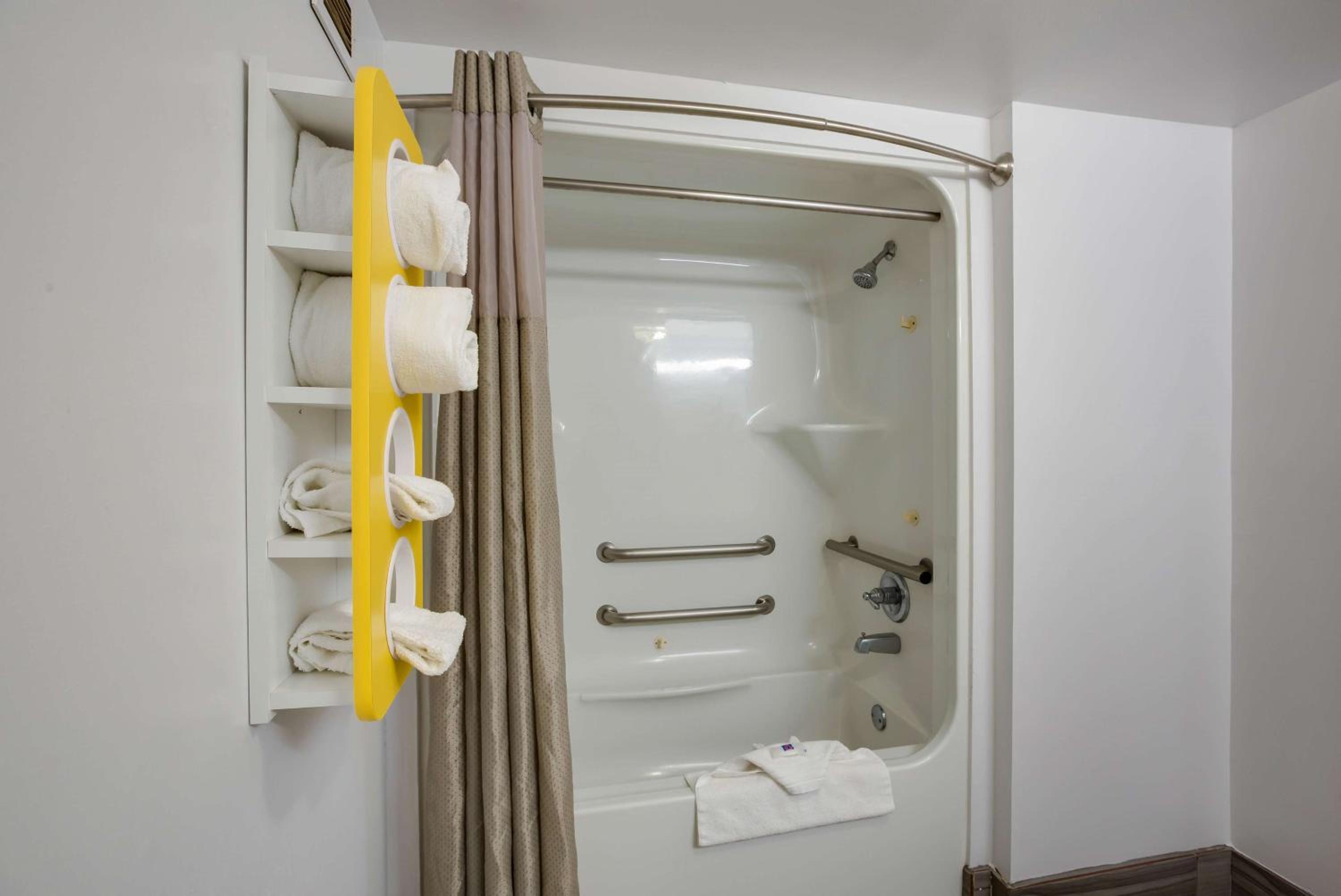 King Room - Disability Access - Photo 6