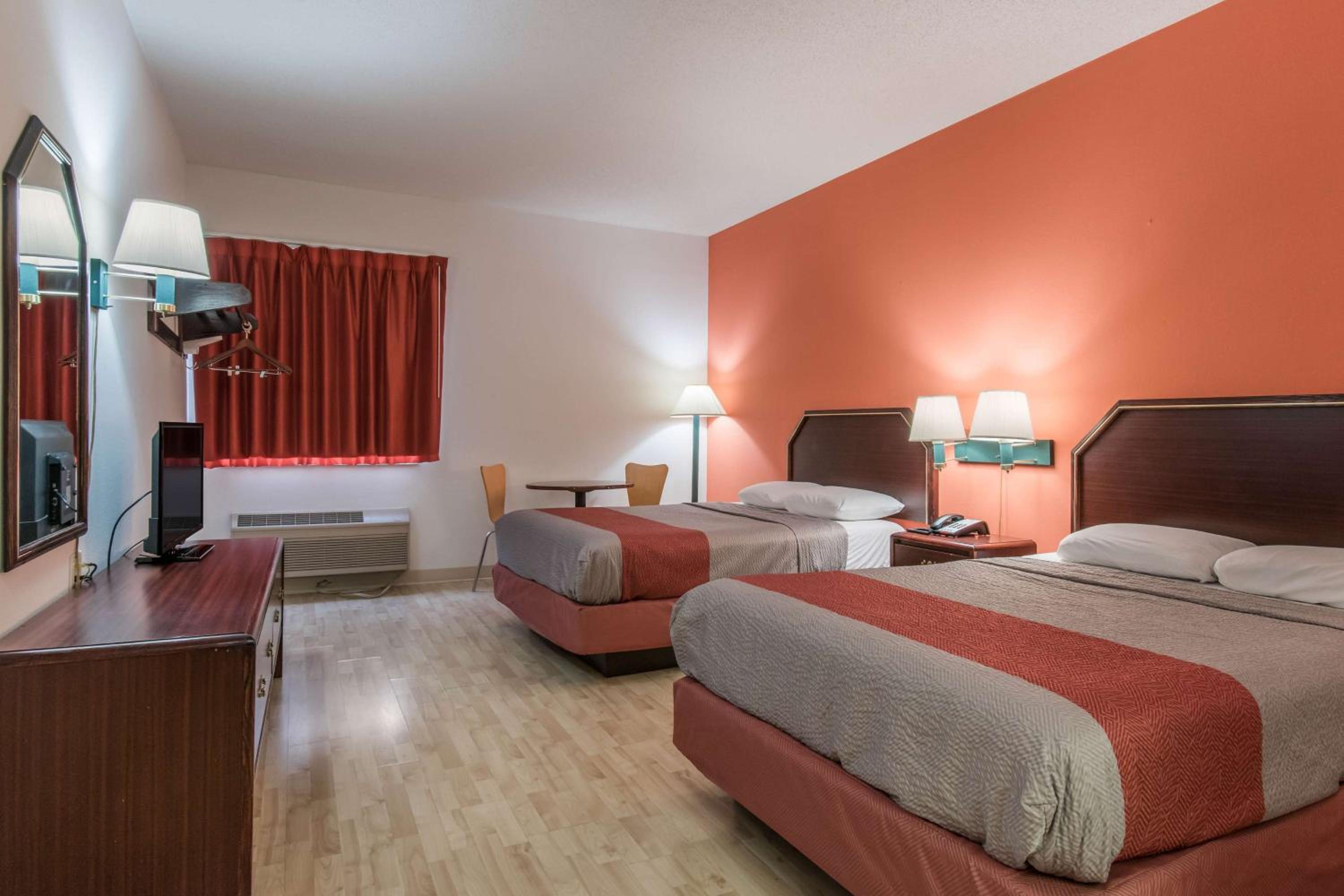 Quadruple Room - Non-Smoking - Photo 6