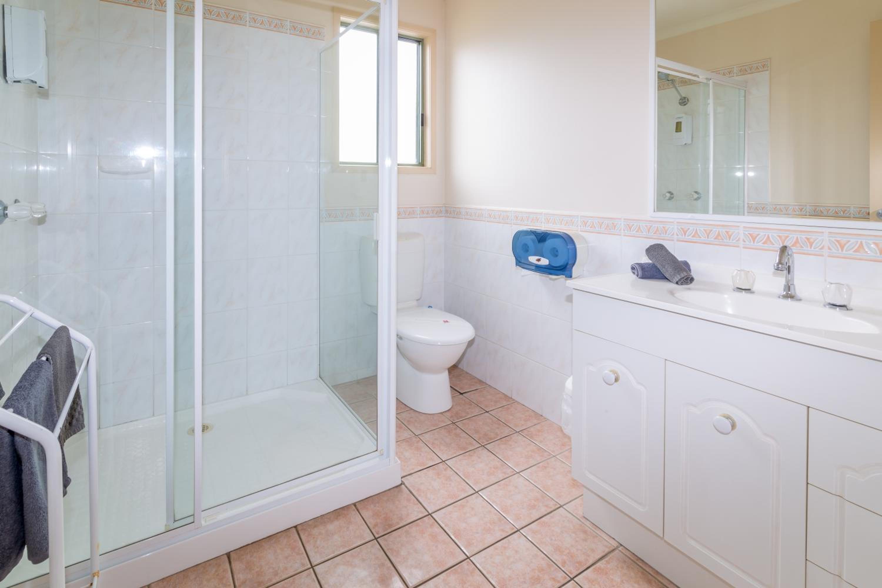Two-Bedroom Bungalow with Air-conditioning photo 2
