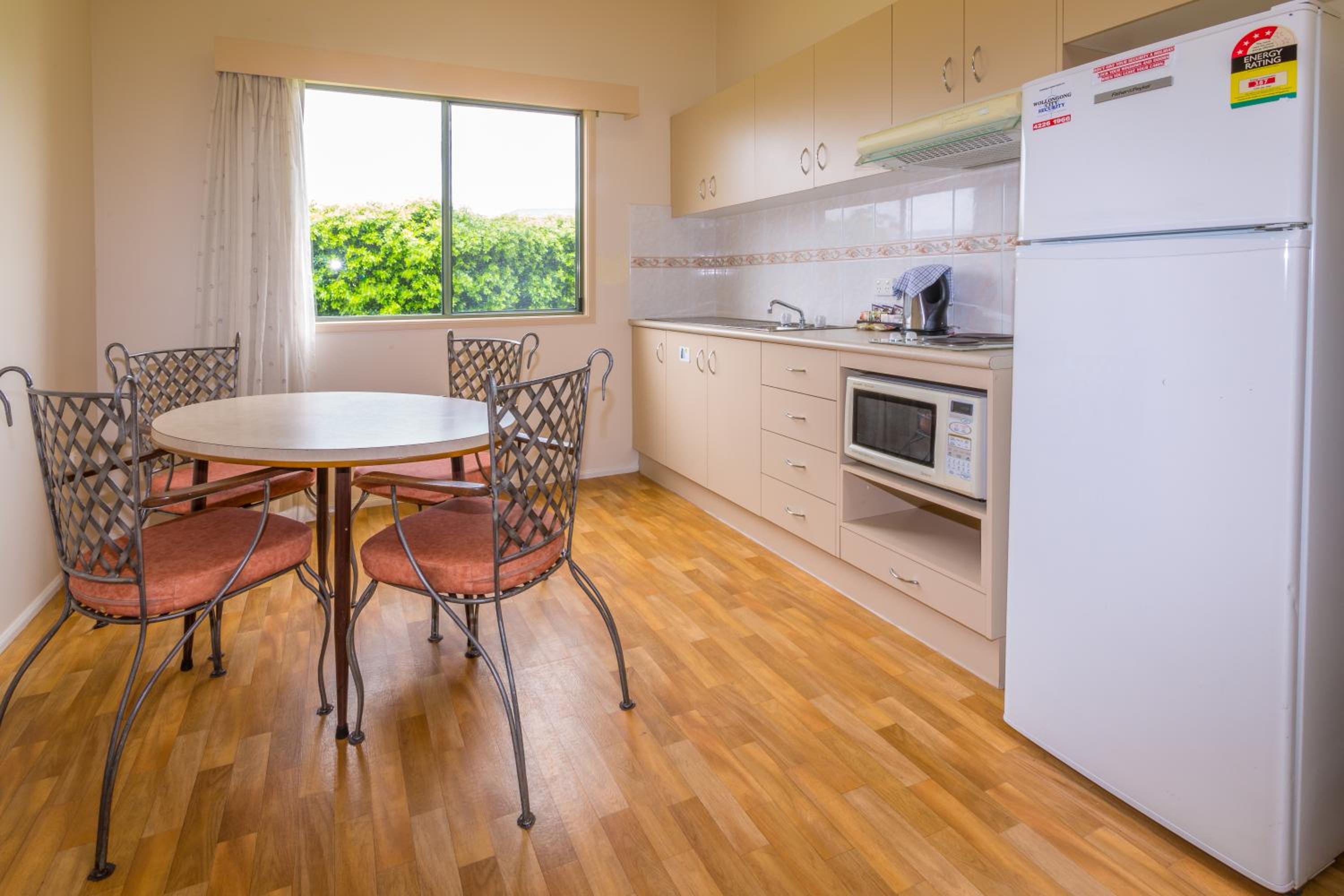 Two-Bedroom Bungalow with Air-conditioning photo 3