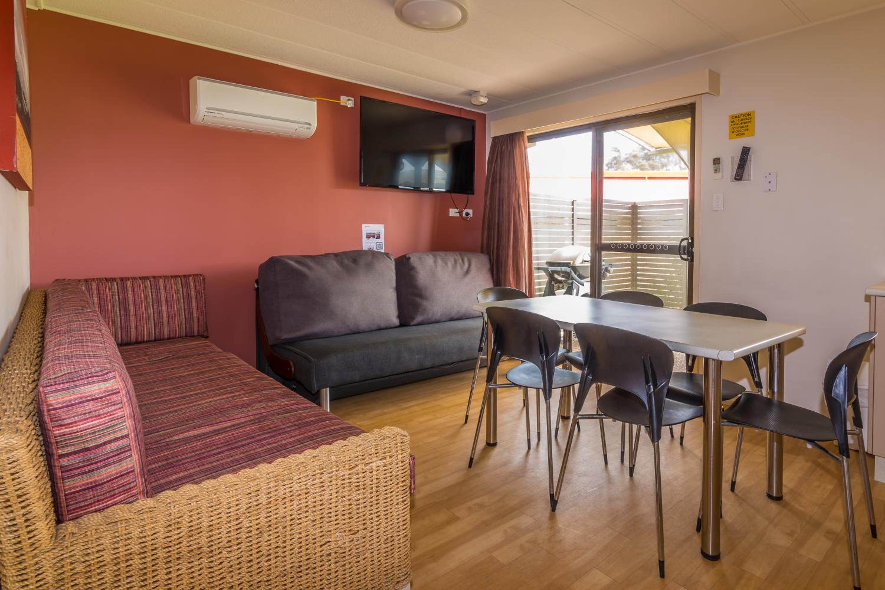 One-Bedroom Apartment with Private Terrace and Air-conditioning