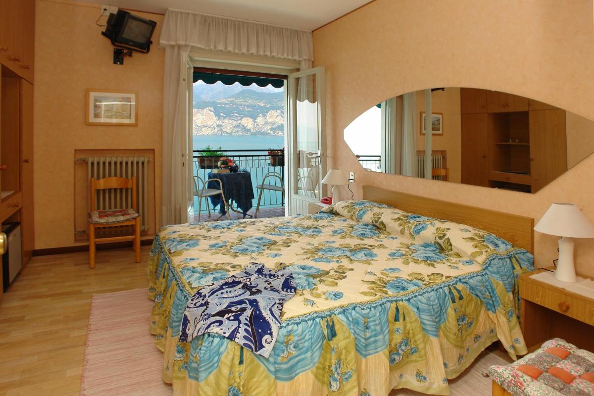 Double Room With Balcony Lake View photo 1