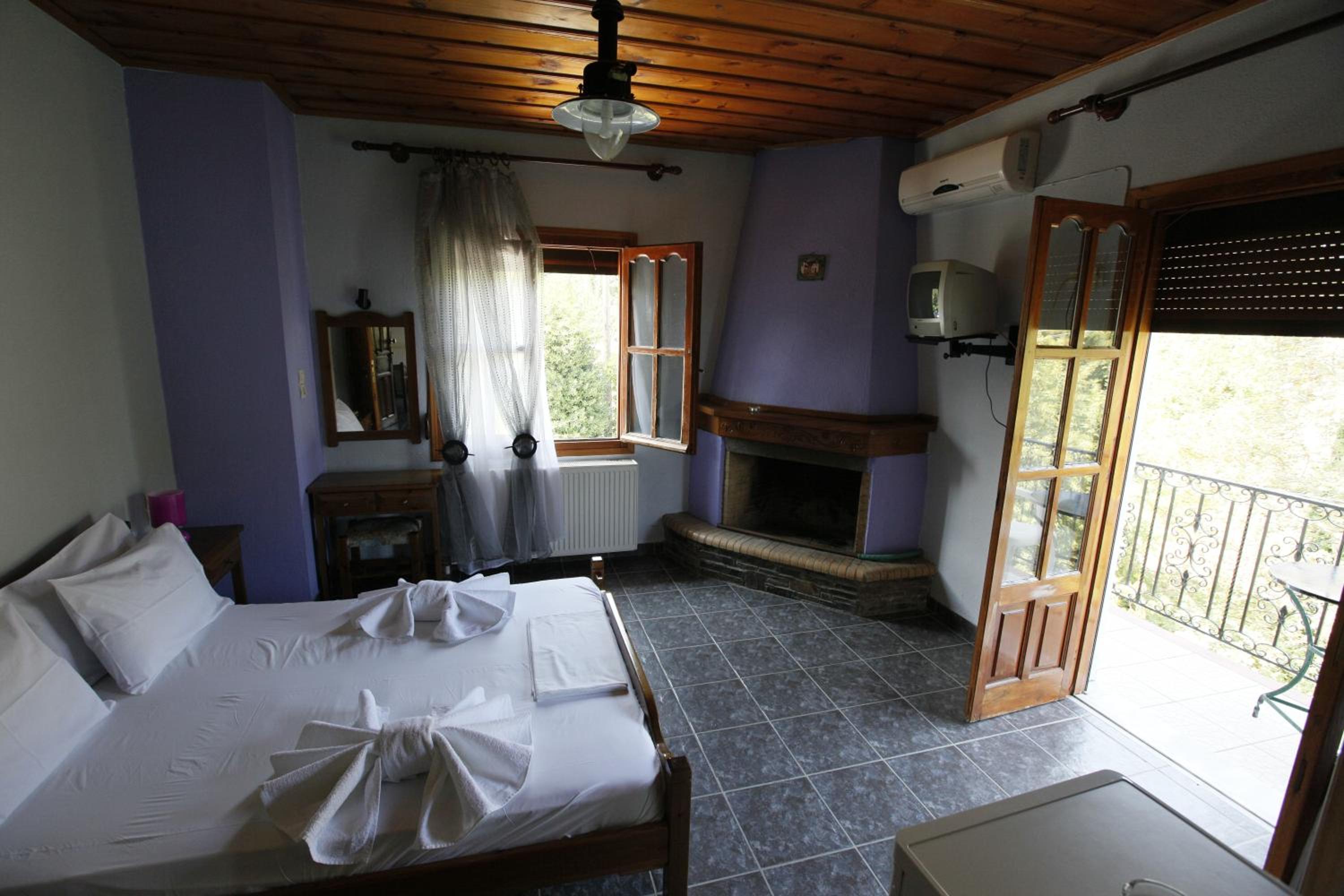 Double or Twin Room with Fireplace - Photo 6