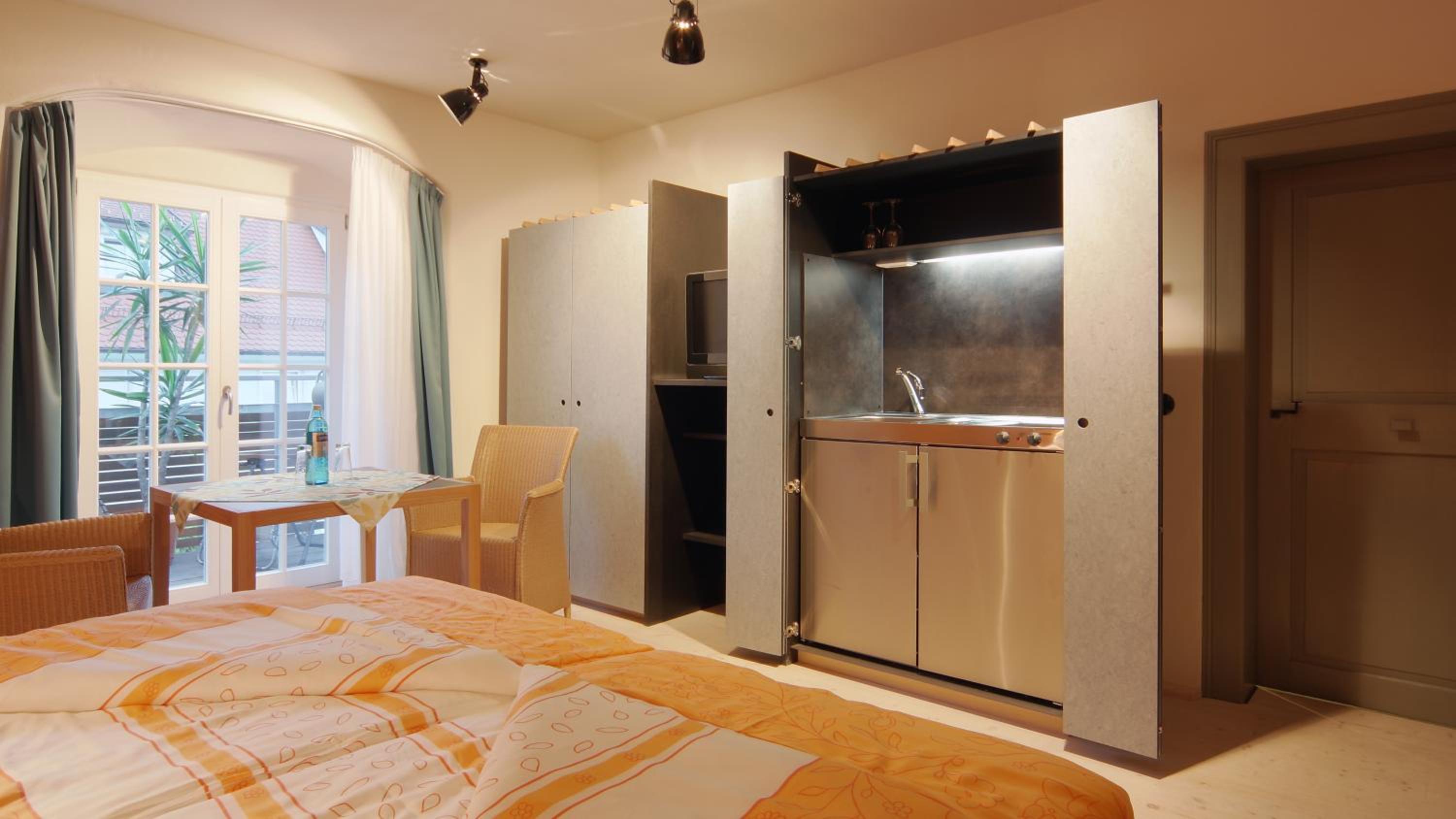 Deluxe Double Room with Balcony photo 3
