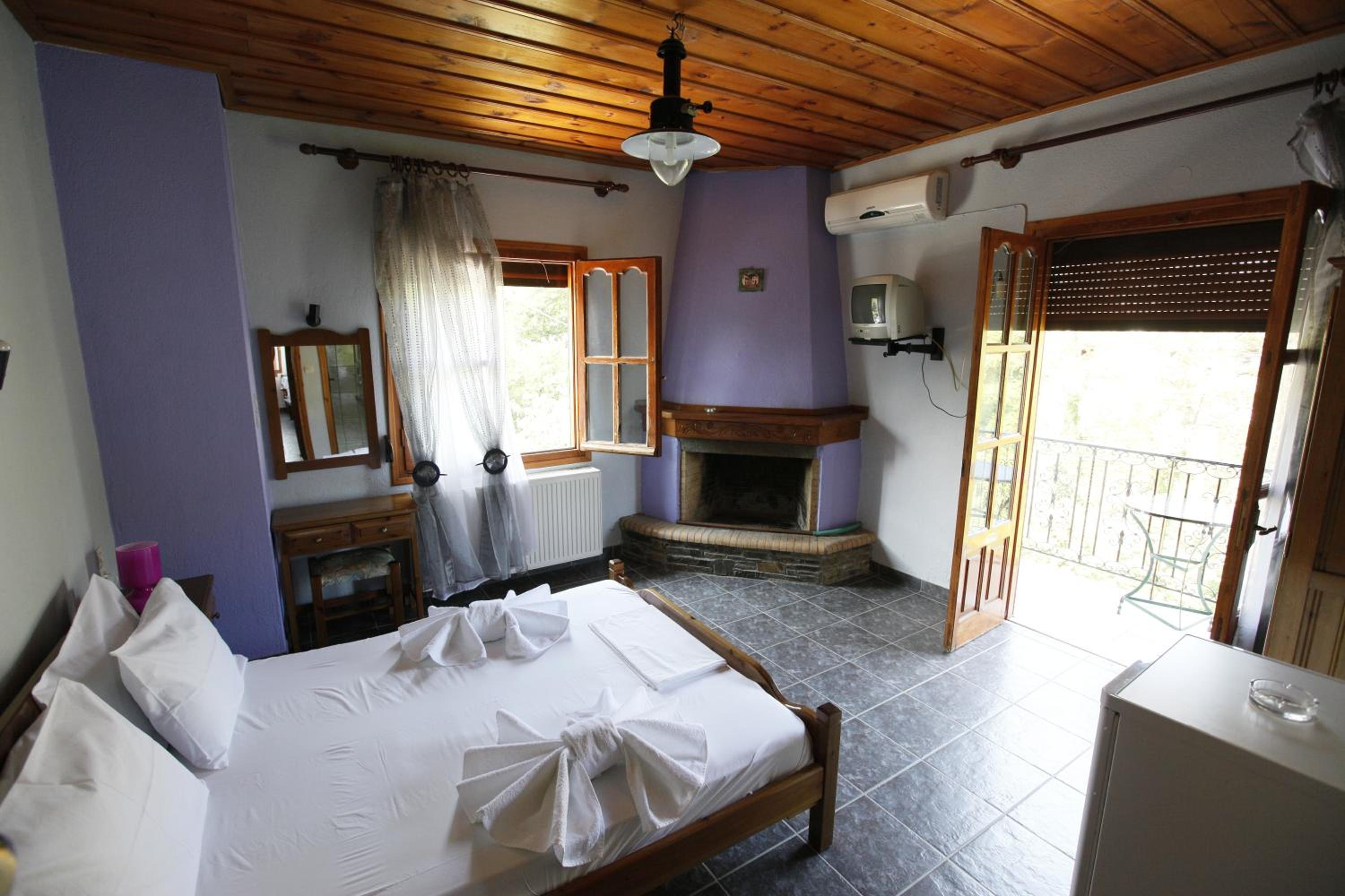 Double or Twin Room with Fireplace - Photo 4