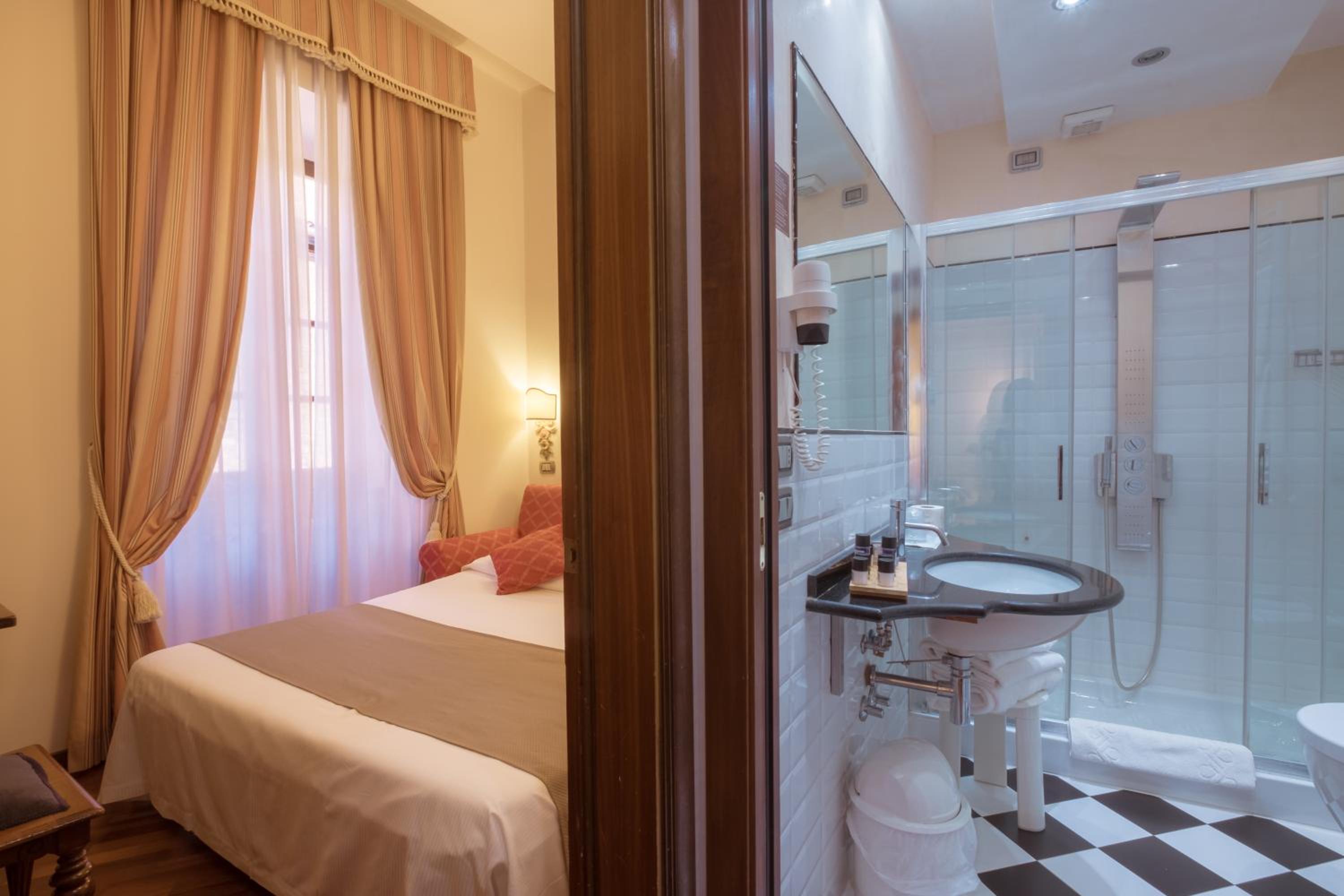 Quadruple Room - Photo 3