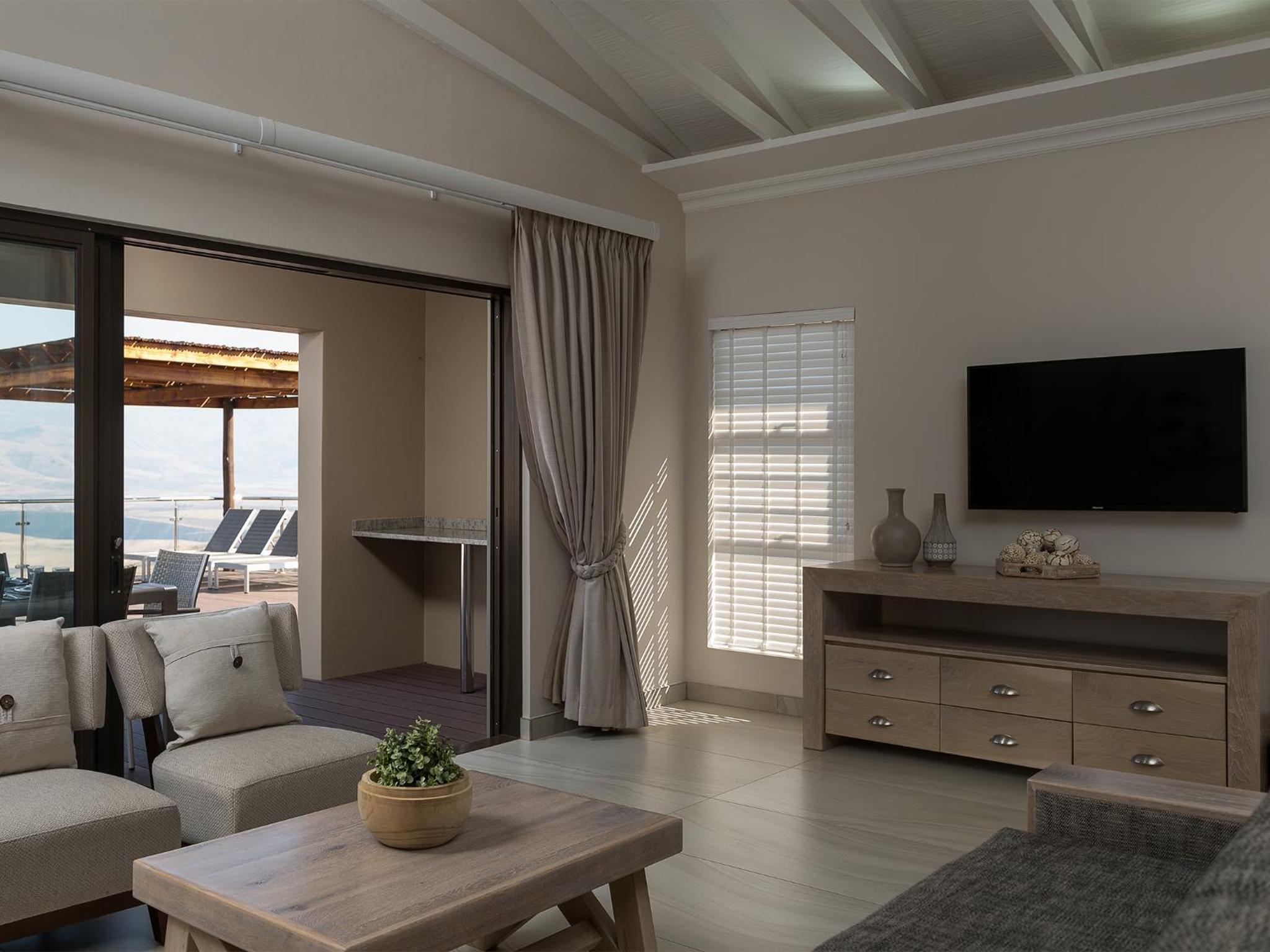 Three Bedroom Luxury Chalet with Splash Pool