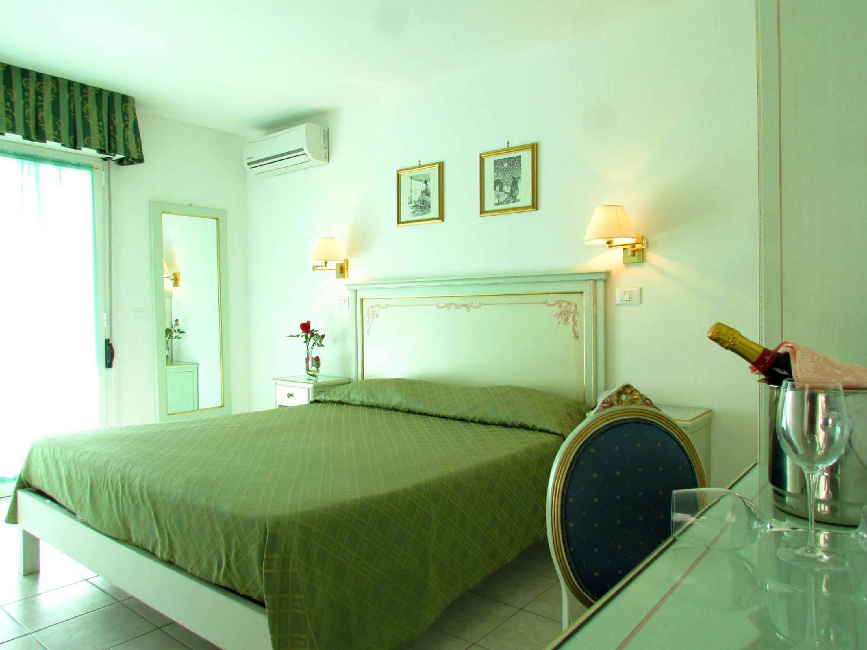 Double Room with Terrace - Photo 10