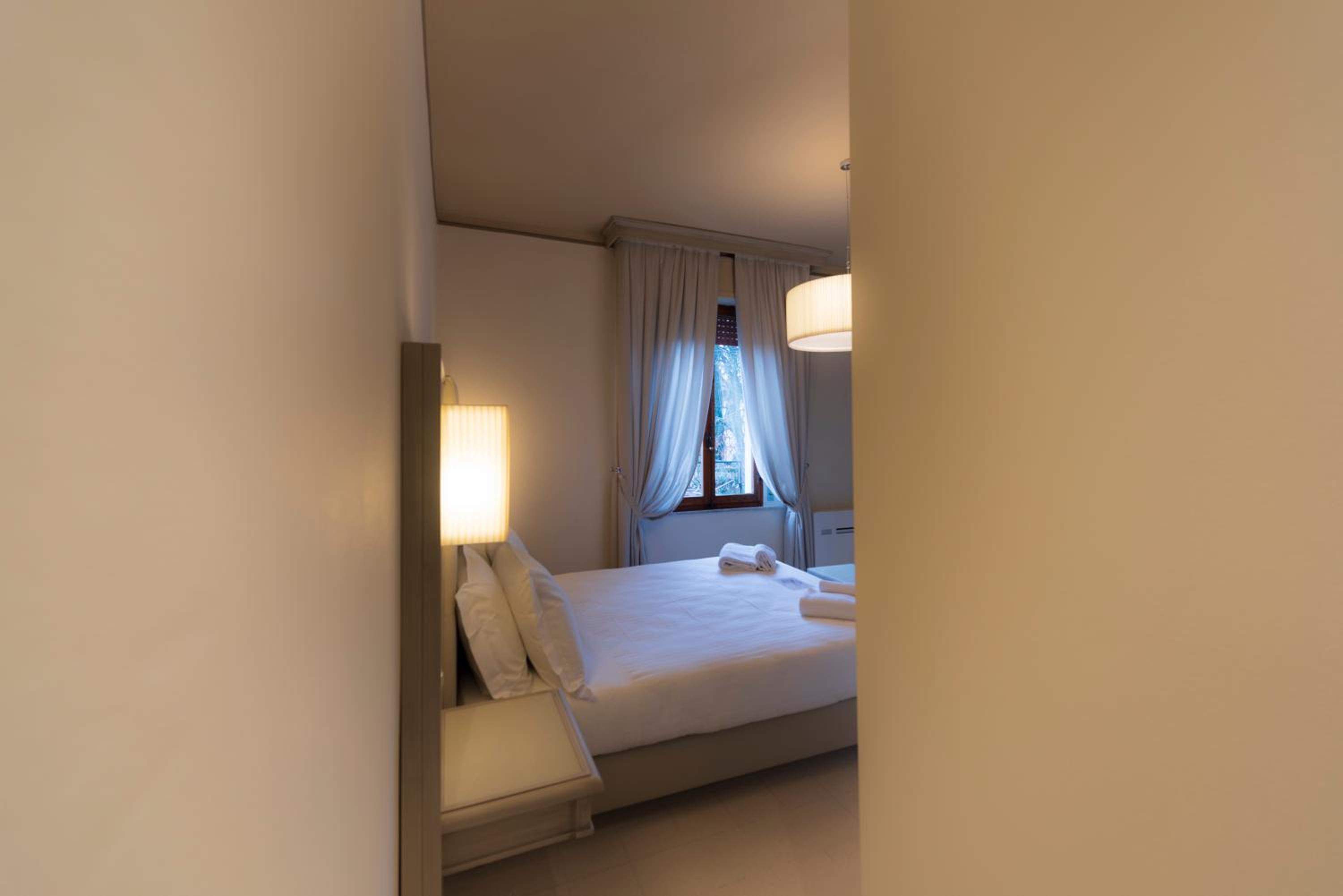 Deluxe Double Room - Photo 8