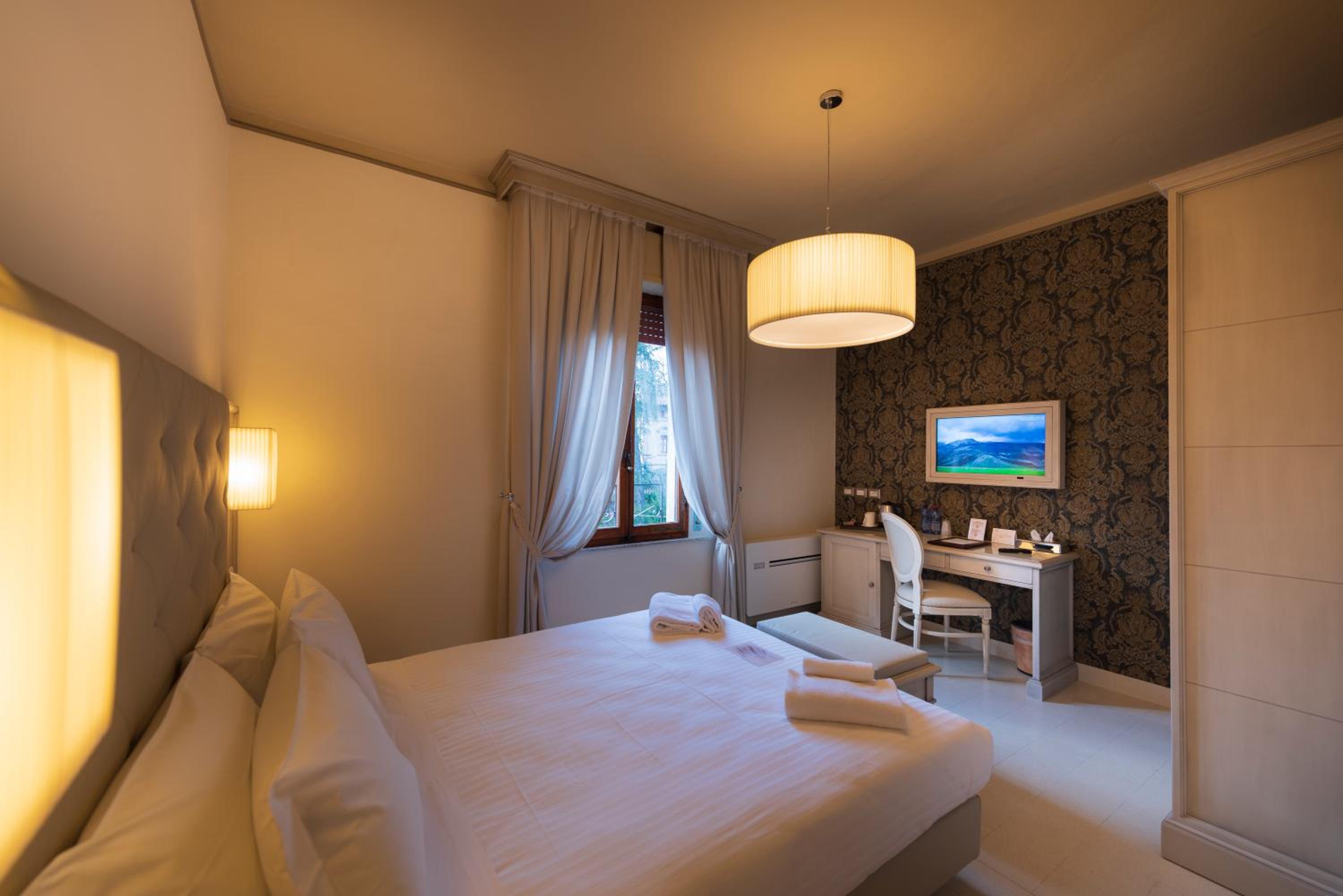 Deluxe Double Room - Photo 1