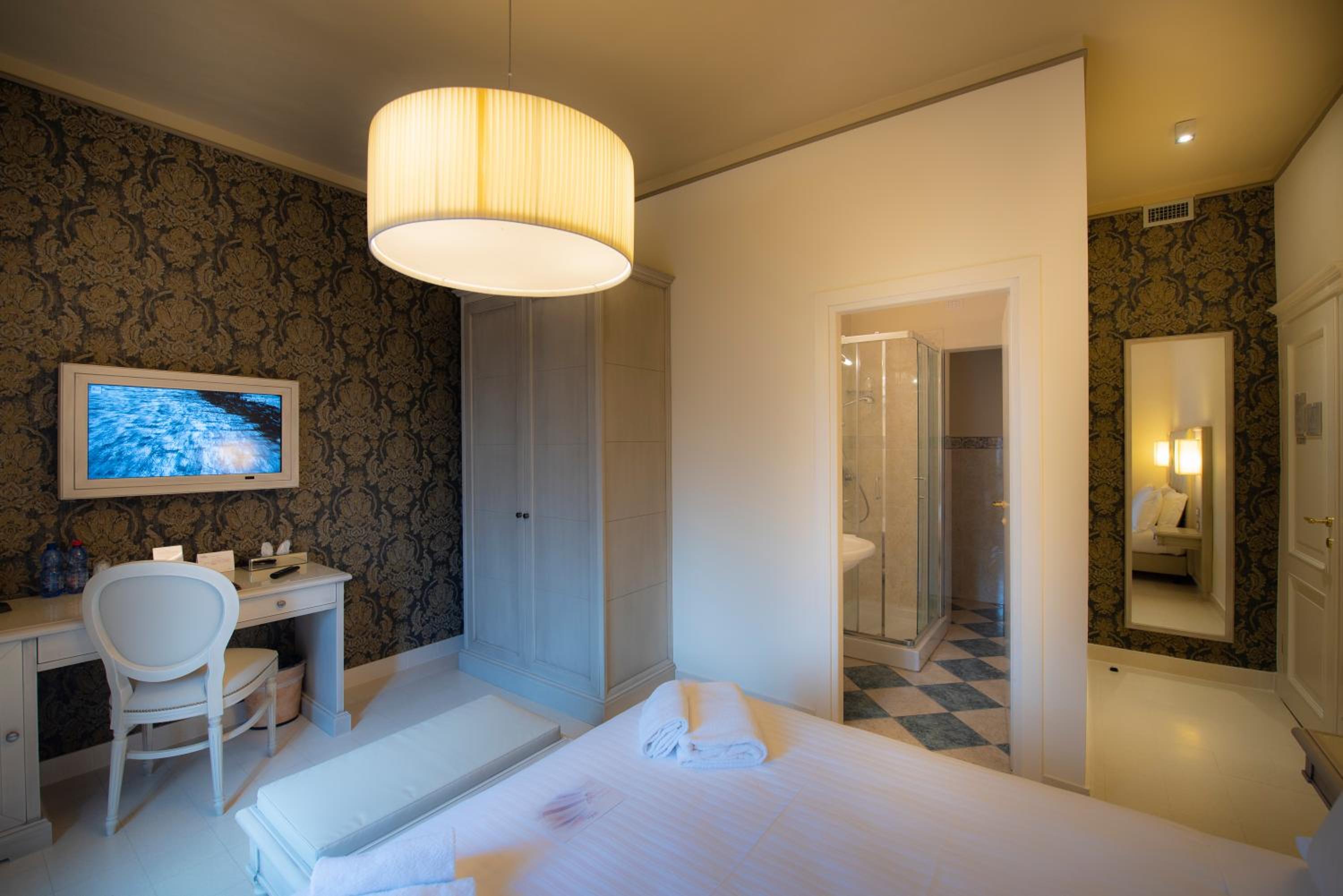 Deluxe Double Room - Photo 3
