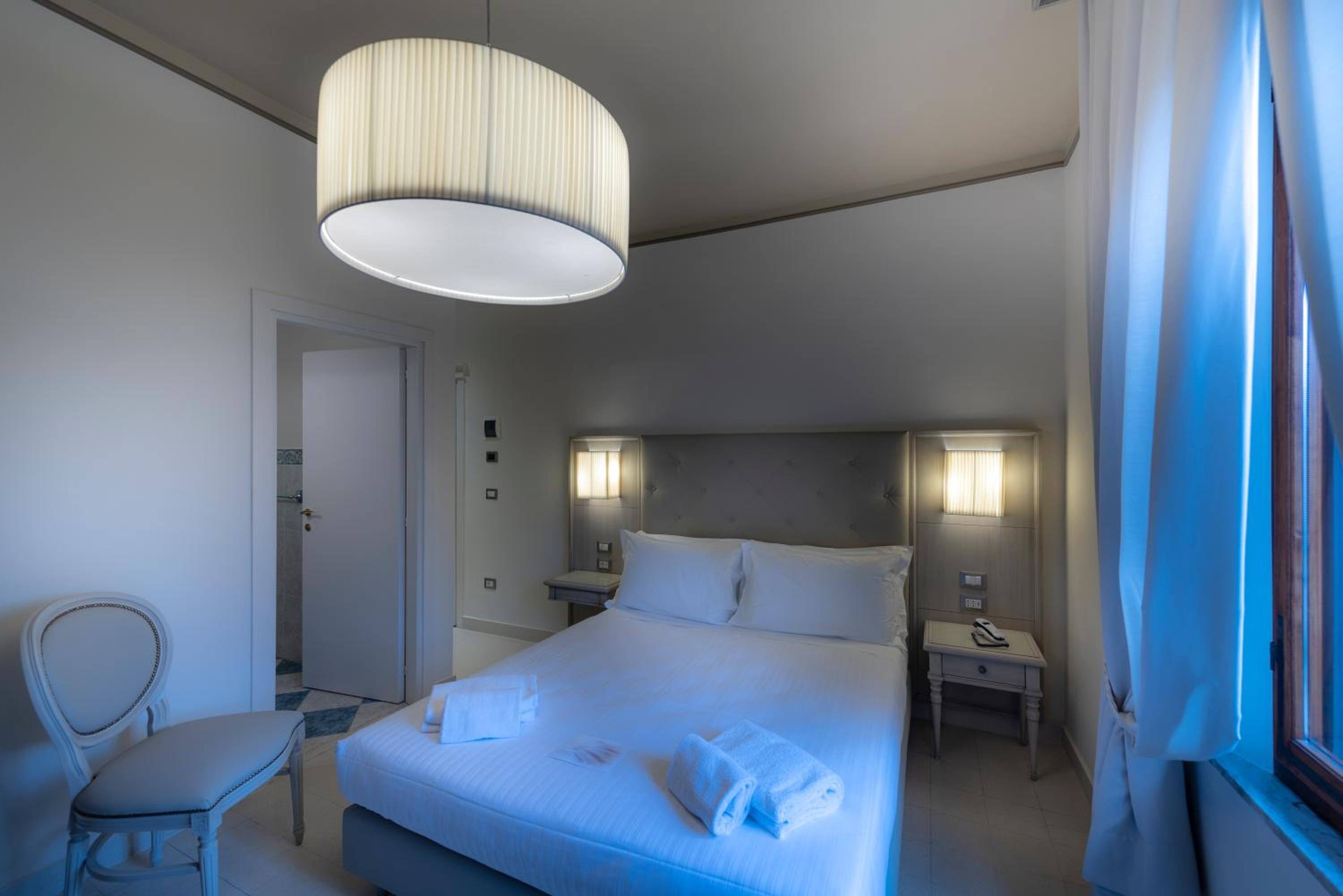 Deluxe Double Room - Photo 7