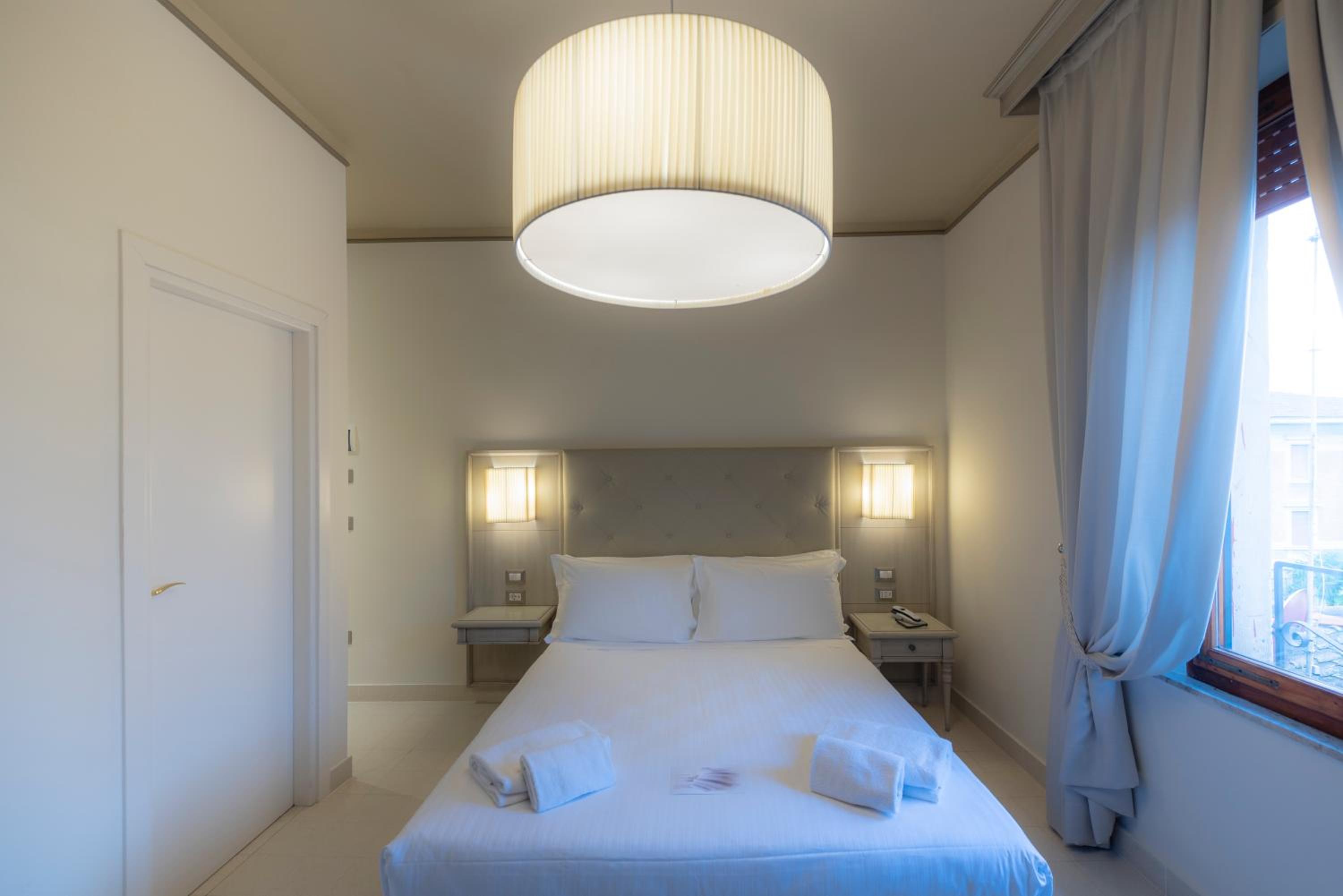 Deluxe Double Room - Photo 2