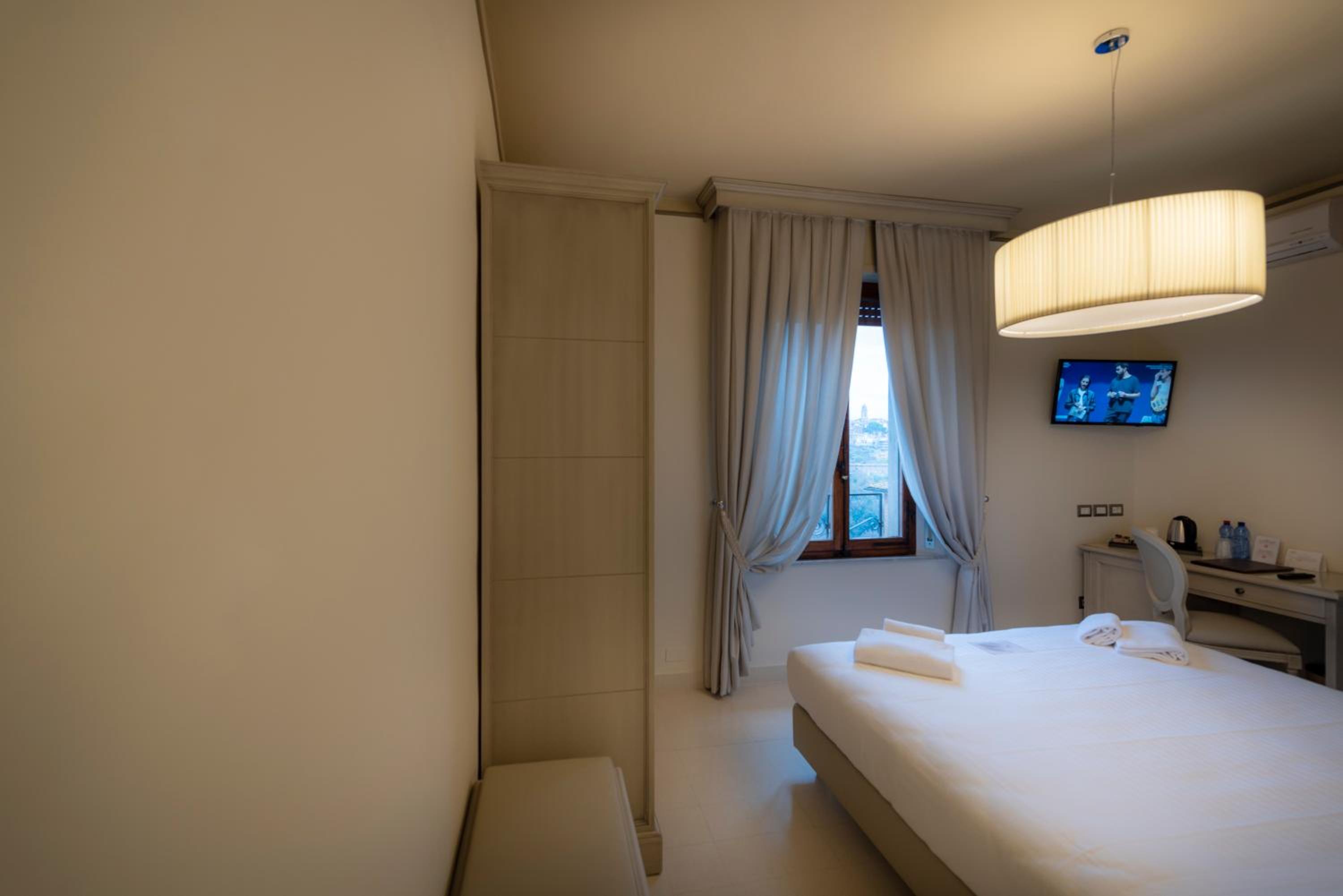 Deluxe Double Room - Photo 5