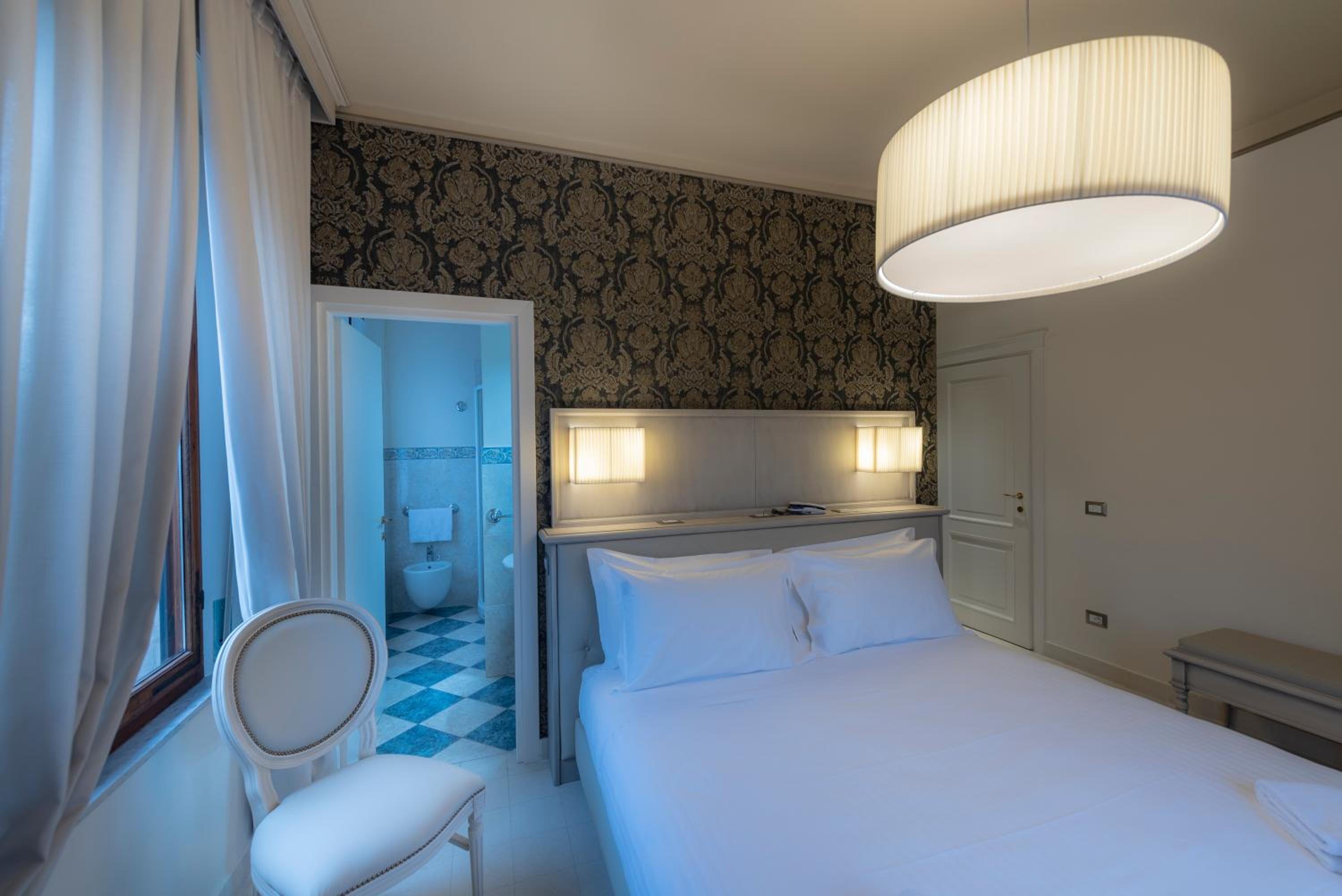 Deluxe Double Room - Photo 6
