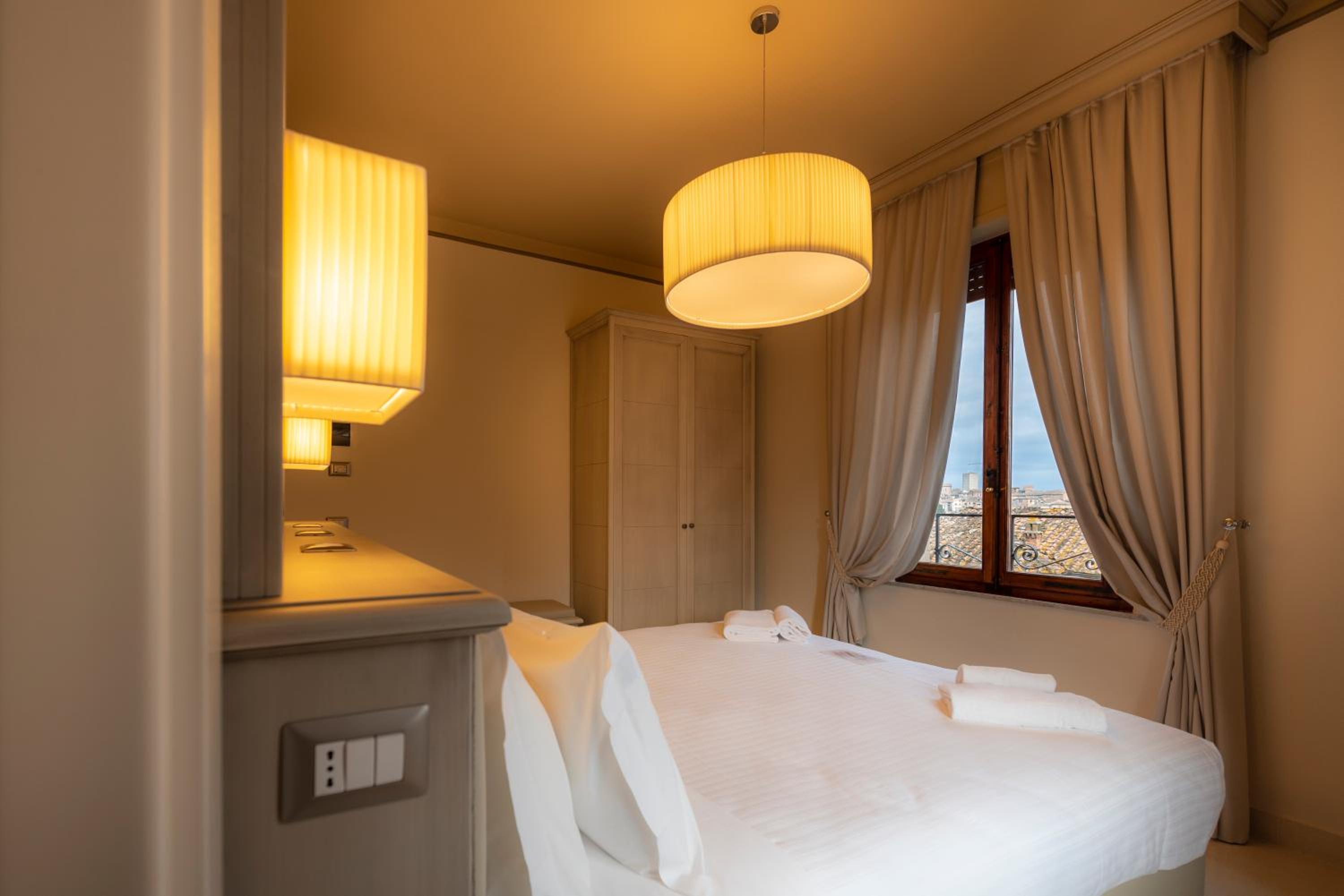 Deluxe Double Room - Photo 15