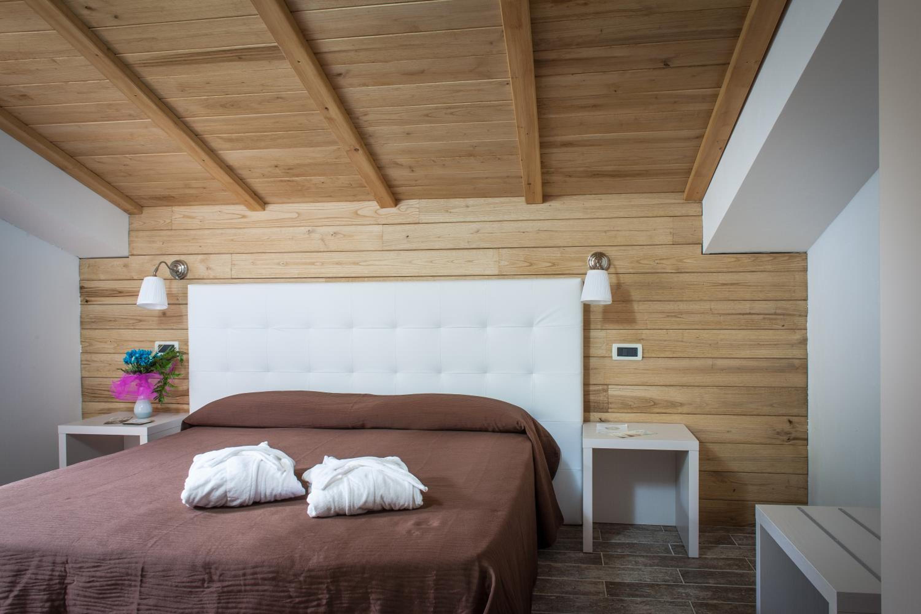 Small Double Room - Photo 1