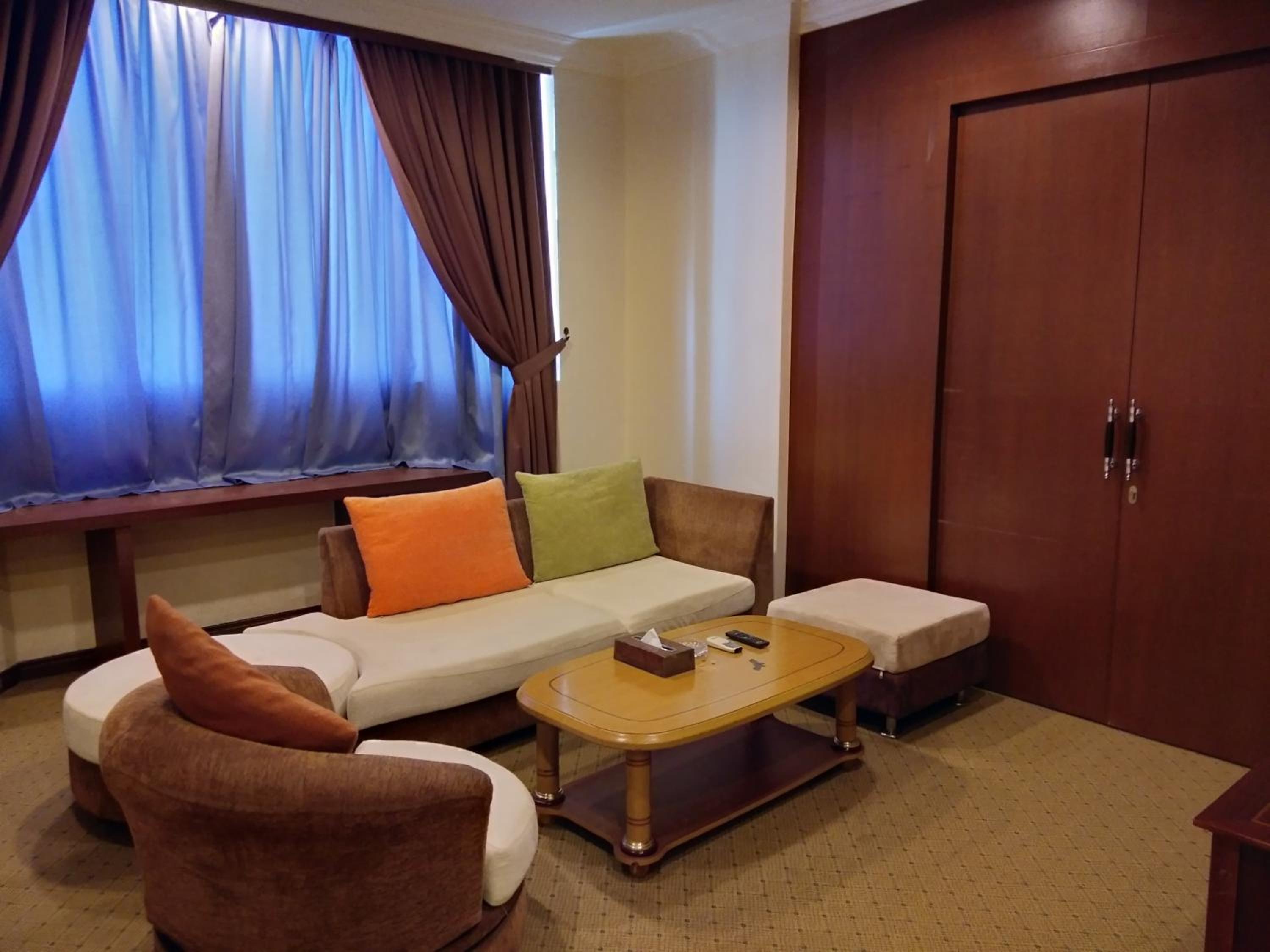Deluxe King Suite photo 2