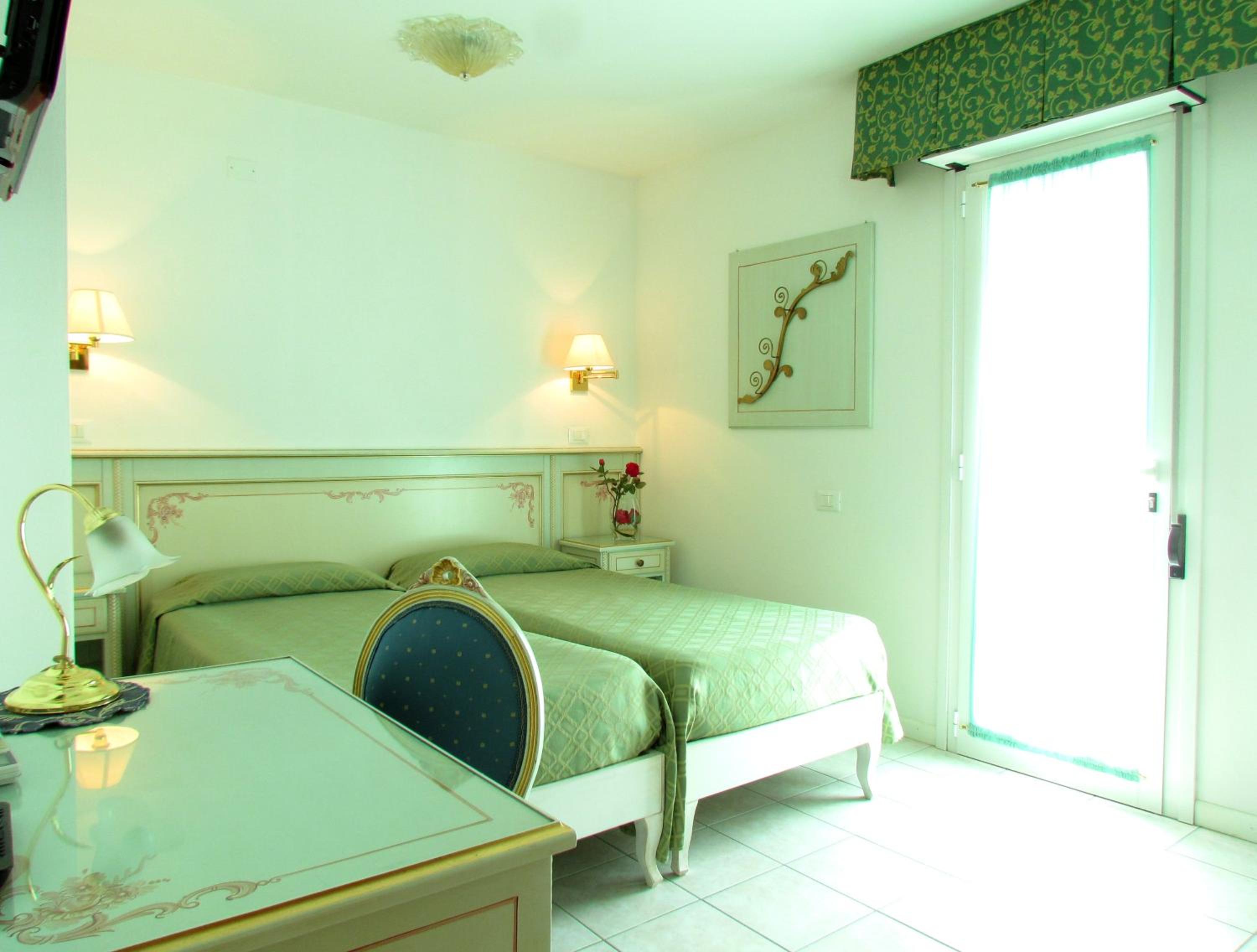 Double Room with Terrace - Photo 2
