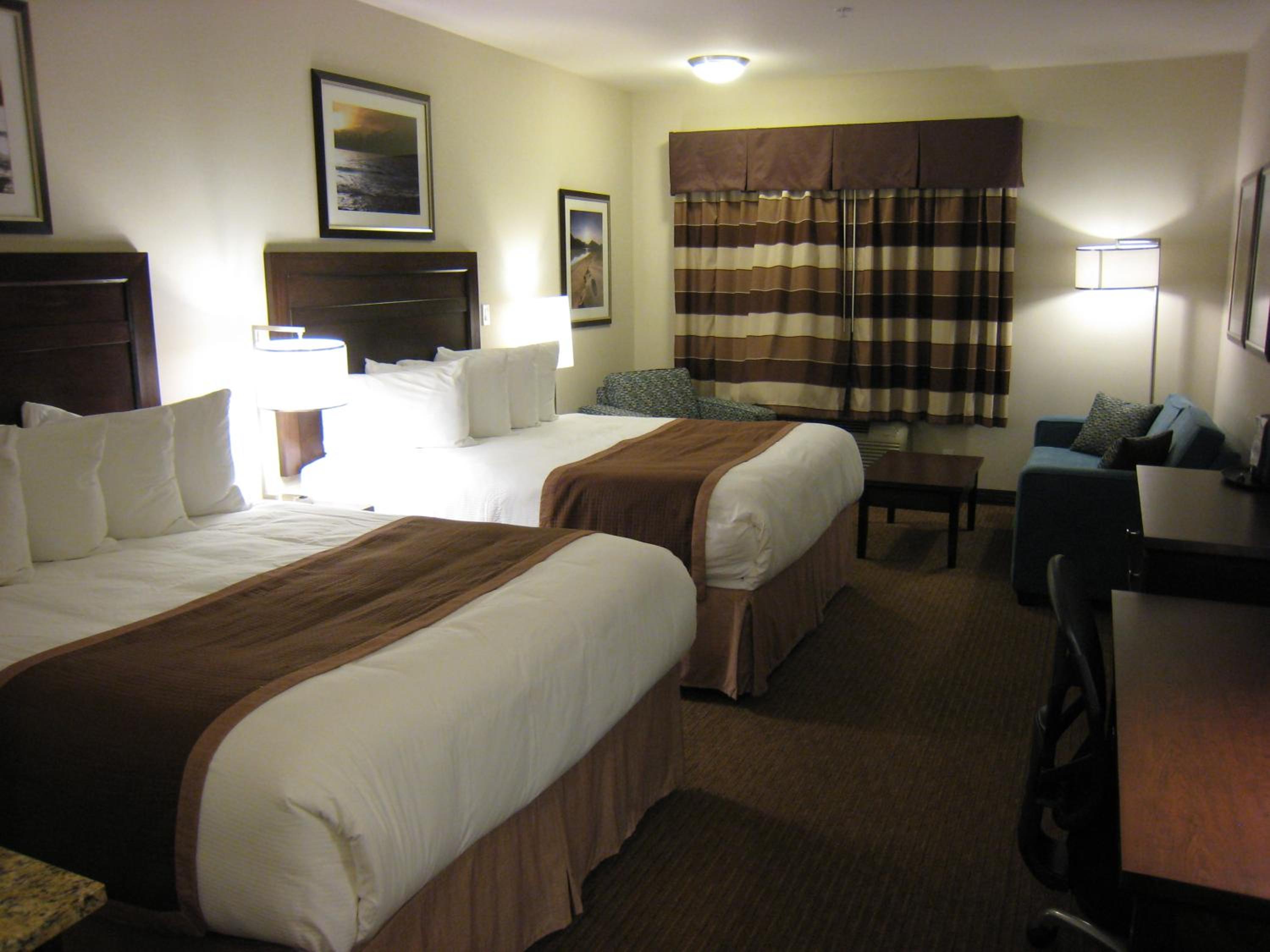 Deluxe Queen Room with Two Queen Beds - Non-Smoking - Photo 2